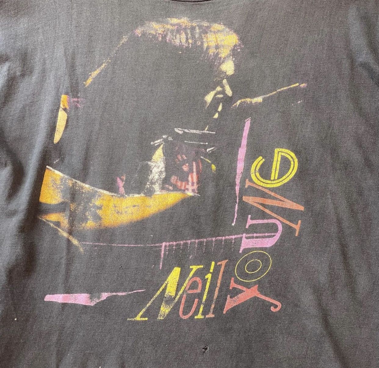 Band Tees Vintage 80s Neil Young Thrashed Fade Tee Size L / US 10 / IT 46 - 4 Thumbnail
