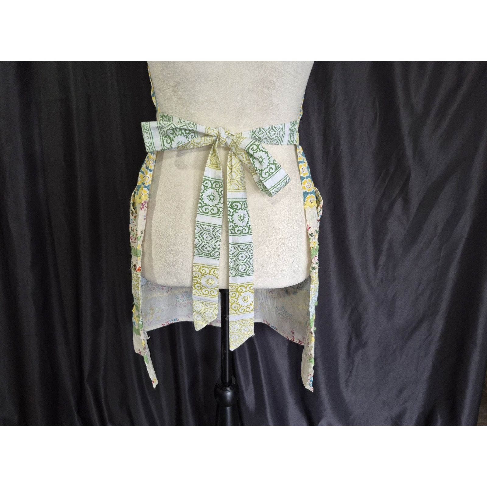 Anthropologie Anthropologie Halter Apron Cotton Front Pockets Tie Neck Size ONE SIZE - 5 Thumbnail