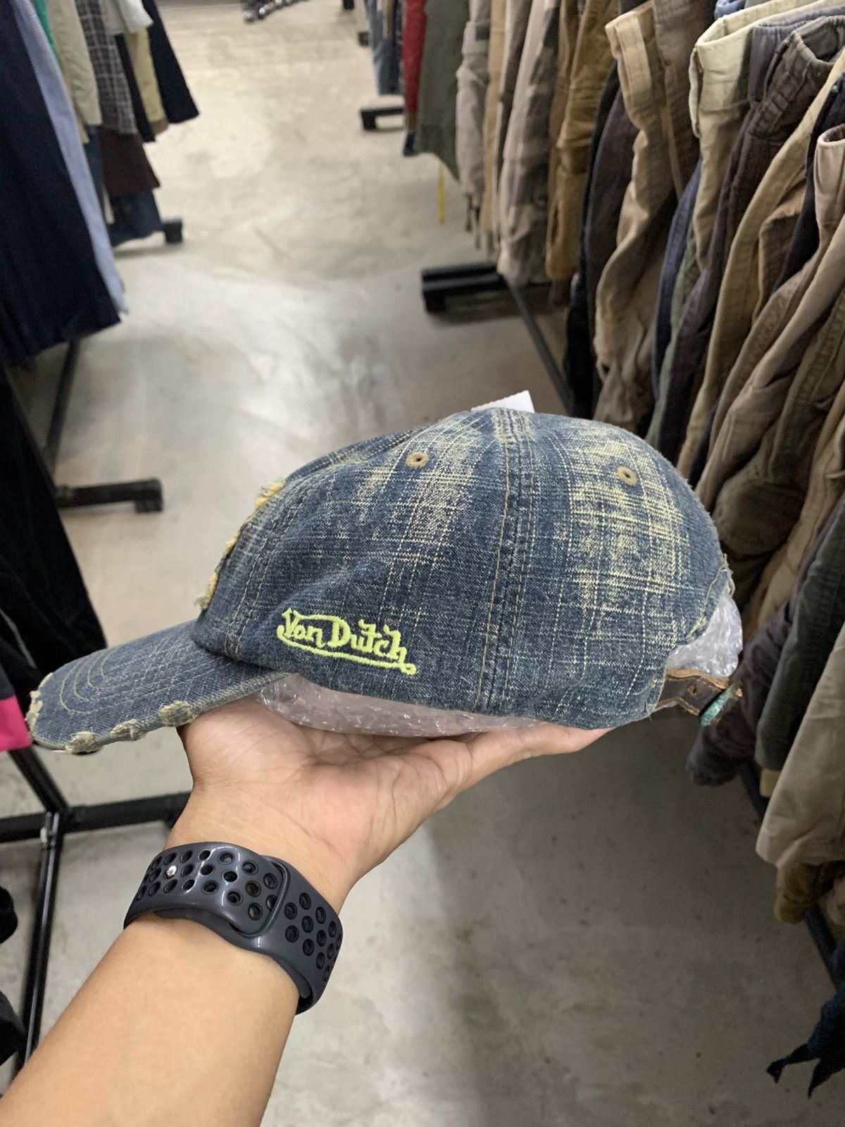 Christian Audigier × Von Dutch Von Dutch Distress Denim Inspired Travis Scott Trucker Cap Size ONE SIZE - 4 Thumbnail