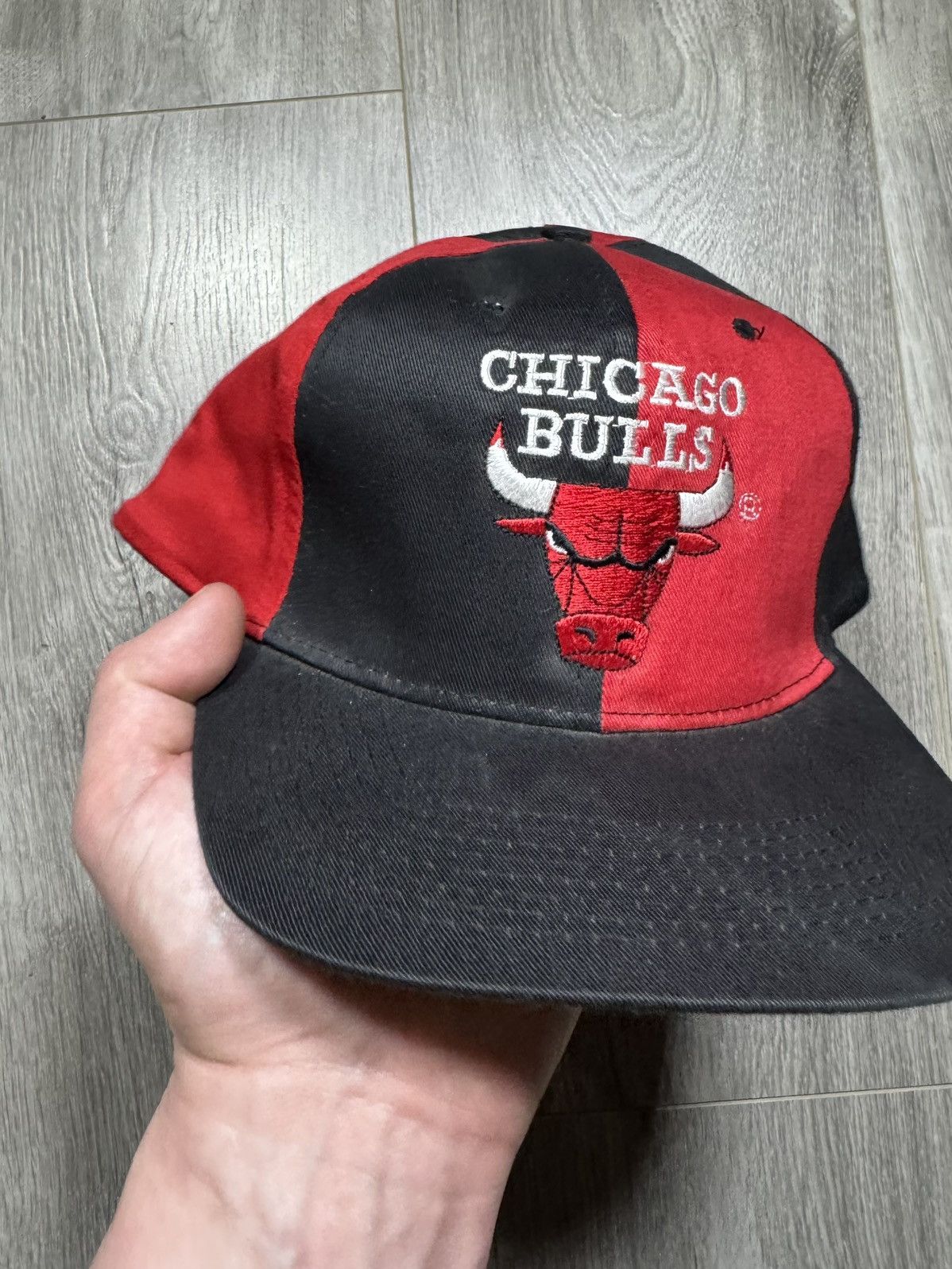 NBA × Vintage Vintage Chicago Bulls 90’s Pinwheel Red Black Snapback Size ONE SIZE - 6 Thumbnail