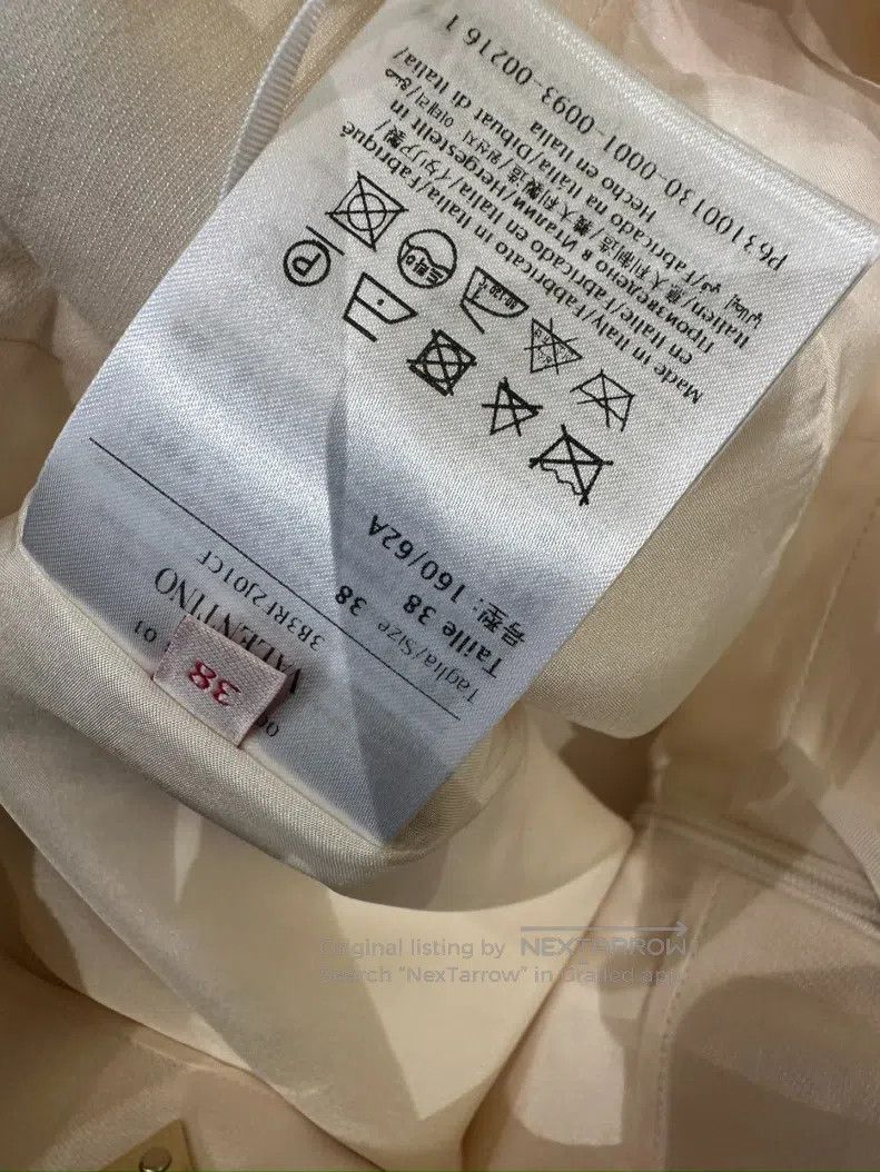 Valentino Valentino White shorts, V-shaped metal logo Size 37" - 7 Thumbnail