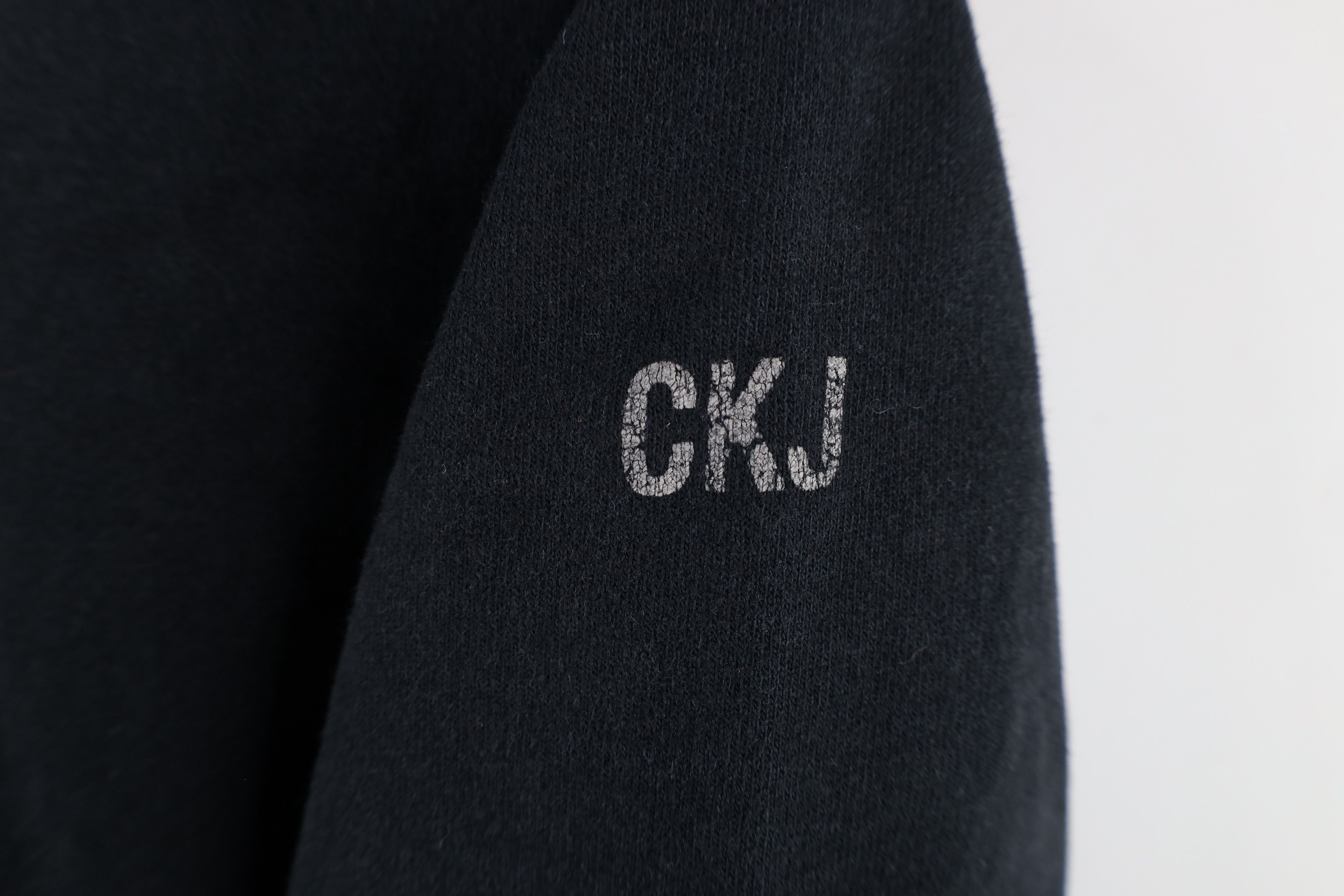 Calvin Klein × Vintage Vintage 90s Calvin Klein Spell Out Crewneck Sweatshirt Black Size M / US 6-8 / IT 42-44 - 4 Thumbnail