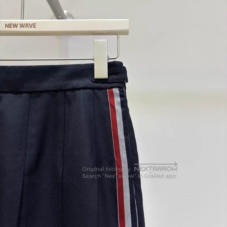 Thom Browne Thom Browne Pleated Skirt with Three-Color Stripe in Dark Size 26" / US 2 / IT 38 - 4 Thumbnail