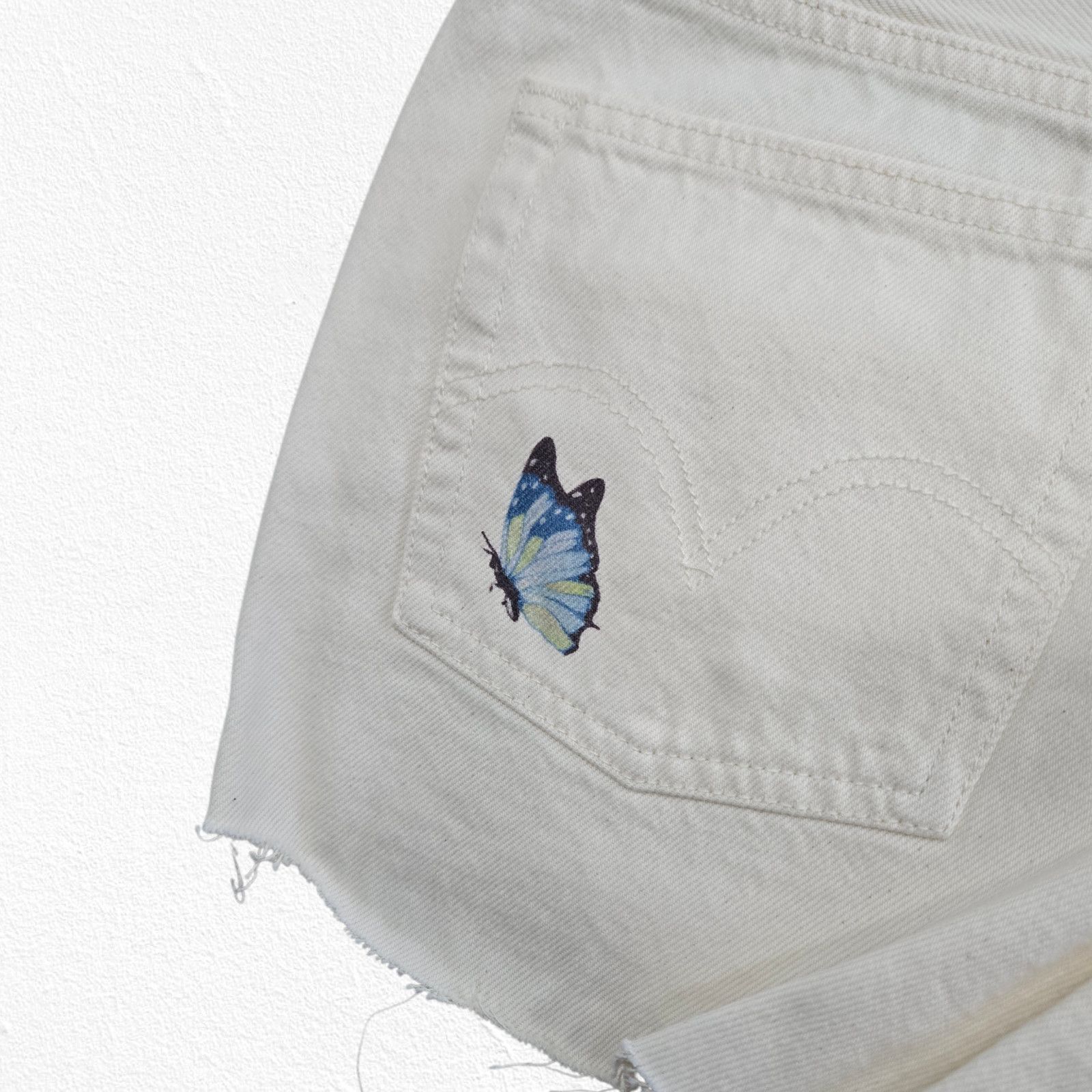 Levi's Levi’s 501 White Butterfly Cutoff Shorts Size 27 Size 27" / US 4 / IT 40 - 10 Thumbnail