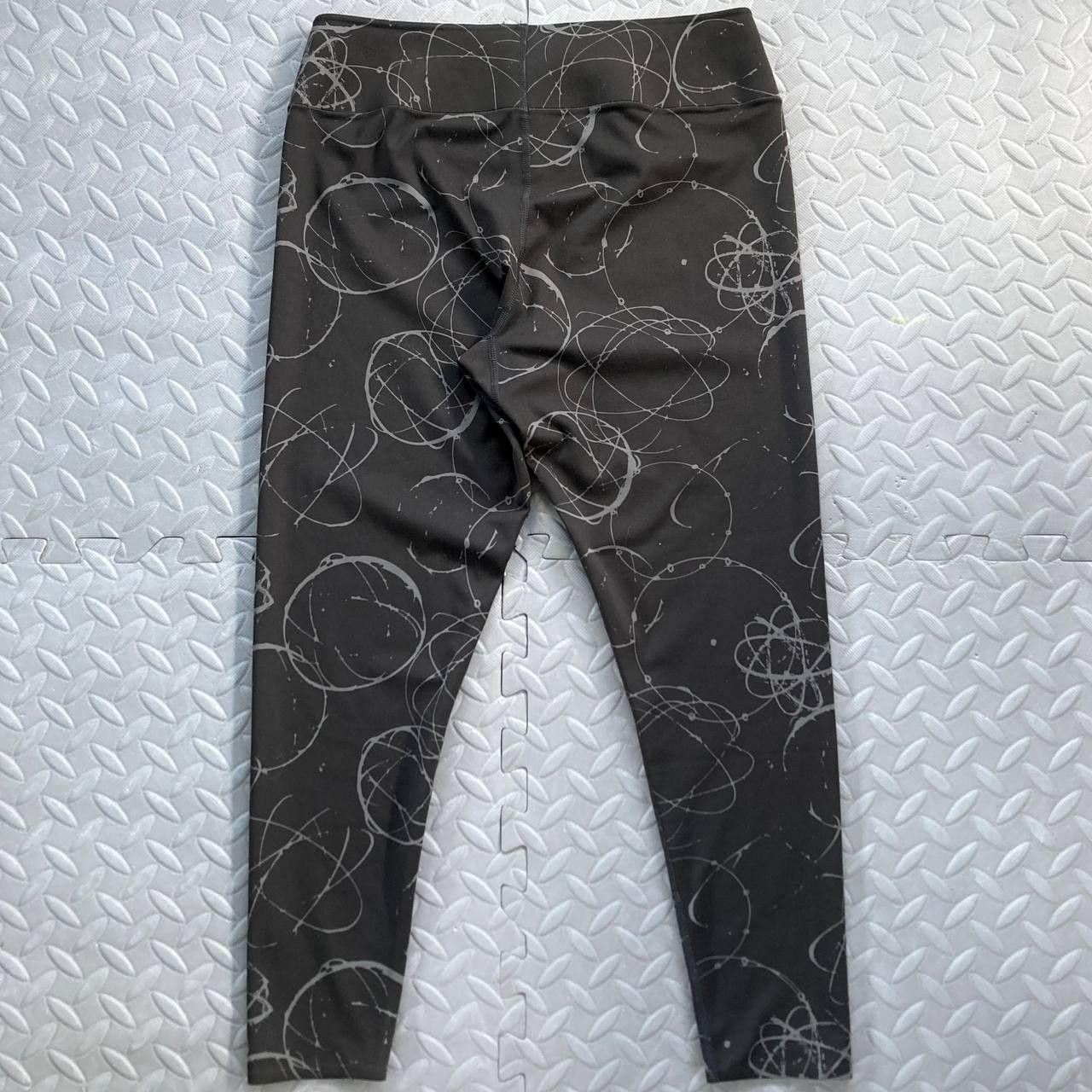 Futura × Uniqlo AIRism Active Seamless Leggings Size 30" / US 8 / IT 44 - 3 Thumbnail