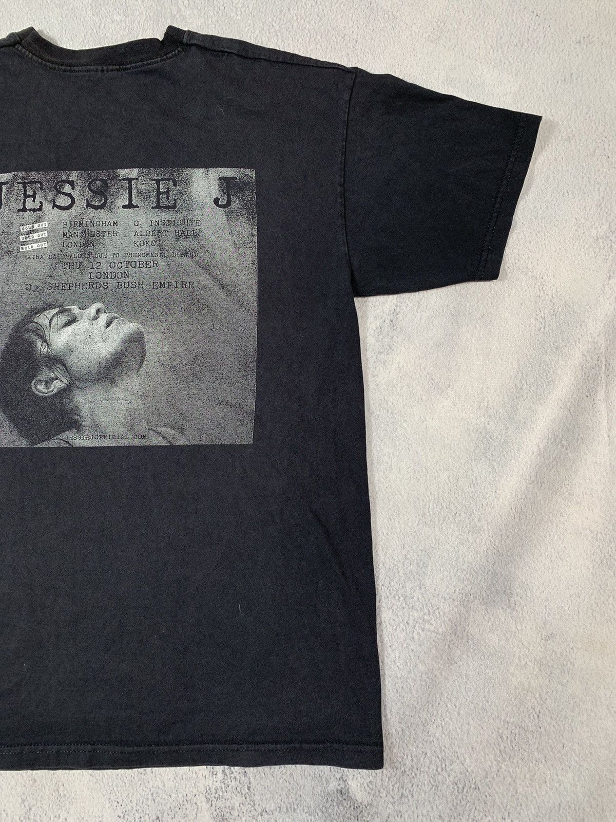 Band Tees Vintage Y2K Jessie J tour band tee biglogo streetwear size M Size US M / EU 48-50 / 2 - 7 Thumbnail