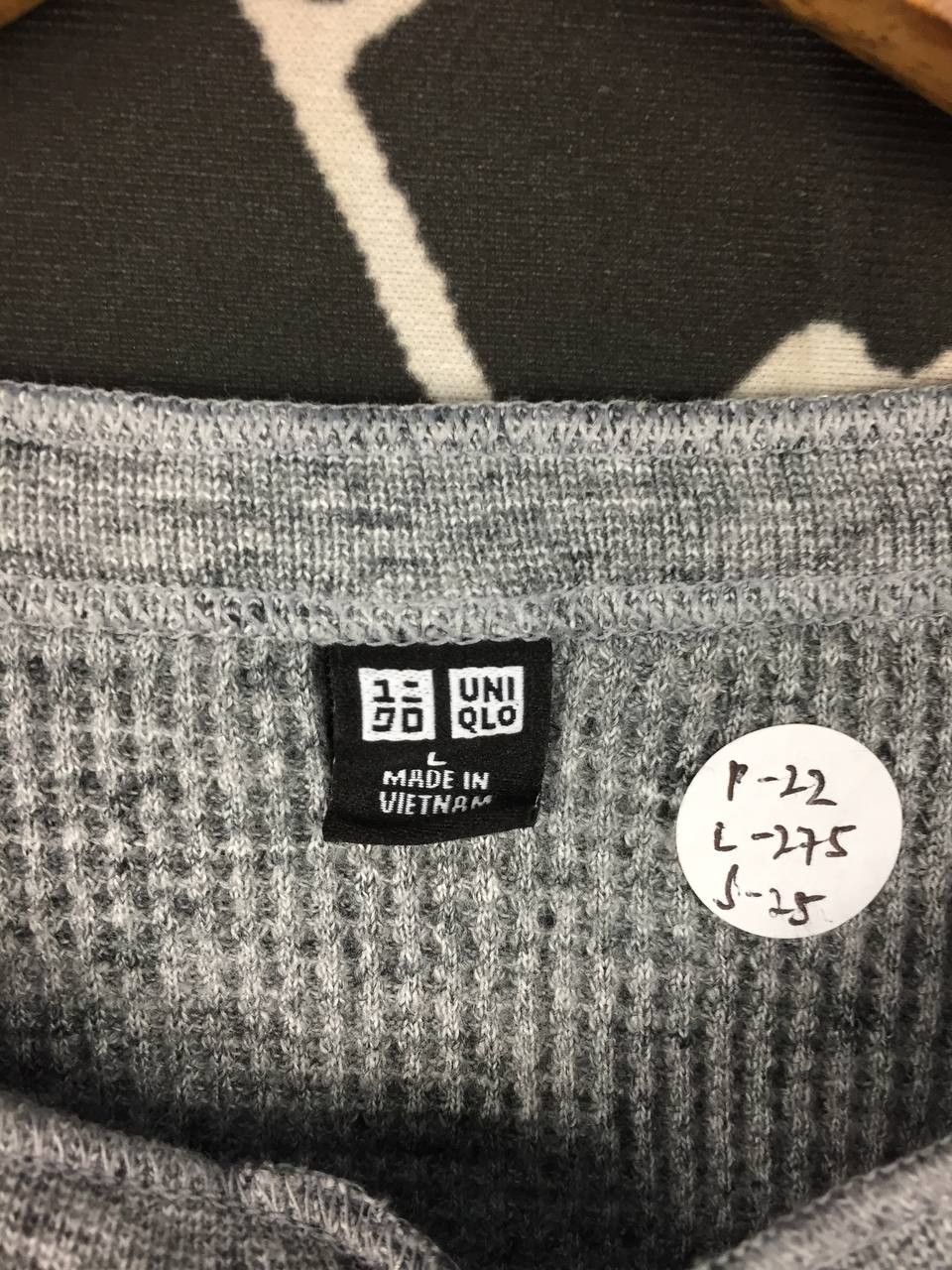 Uniqlo Uniqlo Waffle Knit Henley Long Sleeve Tee Size L Size US L / EU 52-54 / 3 - 7 Thumbnail
