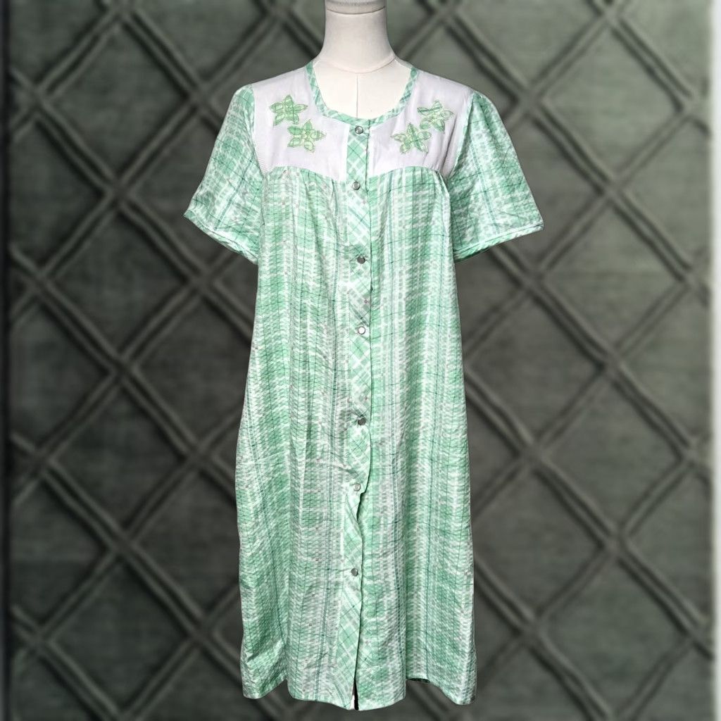 Vintage Cozee Corner Womens Medium Robe Green Plaid Kaftan Sleepwear Embroidered Button front Size ONE SIZE - 1 Thumbnail