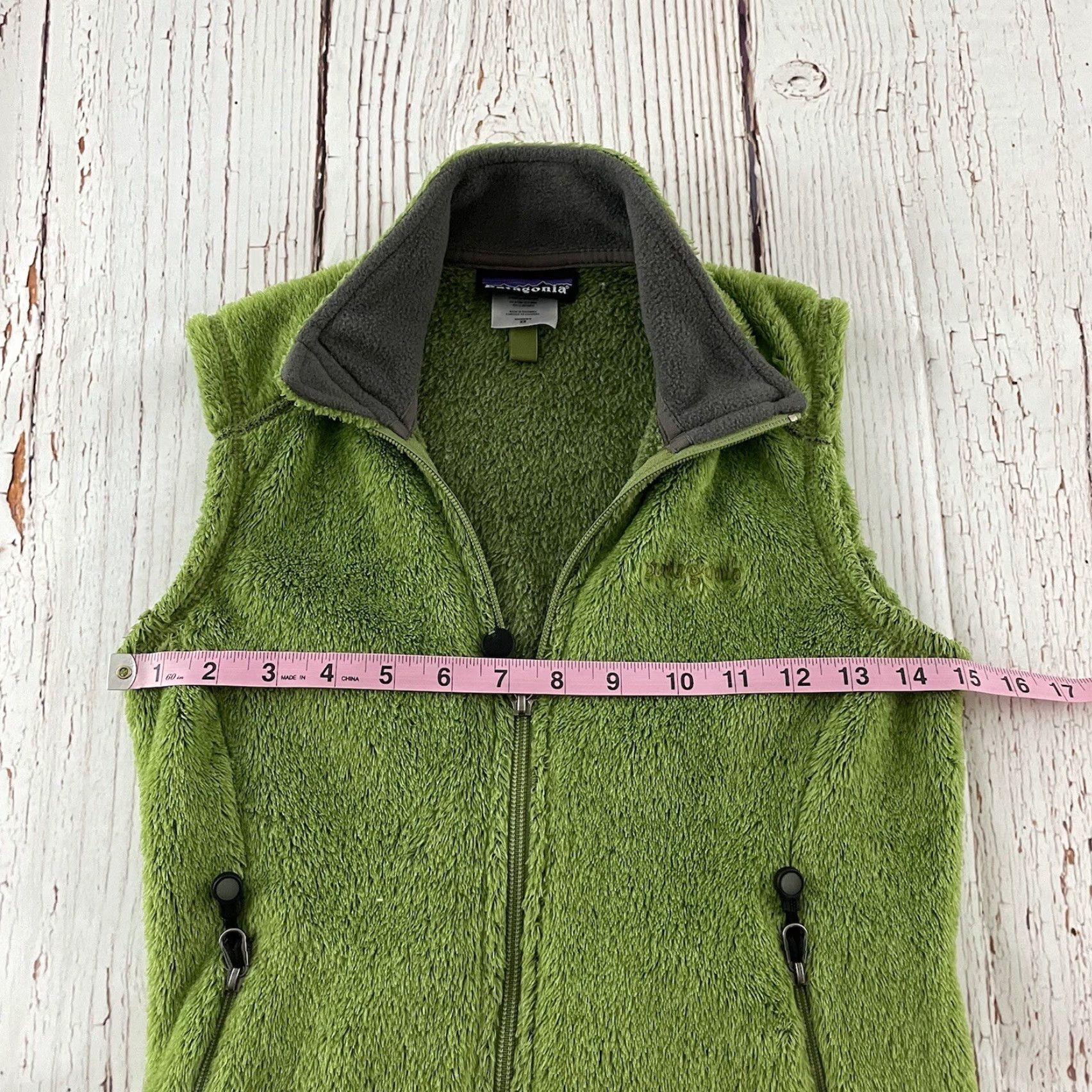 Patagonia Patagonia Regulator Full Zip Fleece Vest Women’s XS Solid Green Size XS / US 0-2 / IT 36-38 - 4 Thumbnail