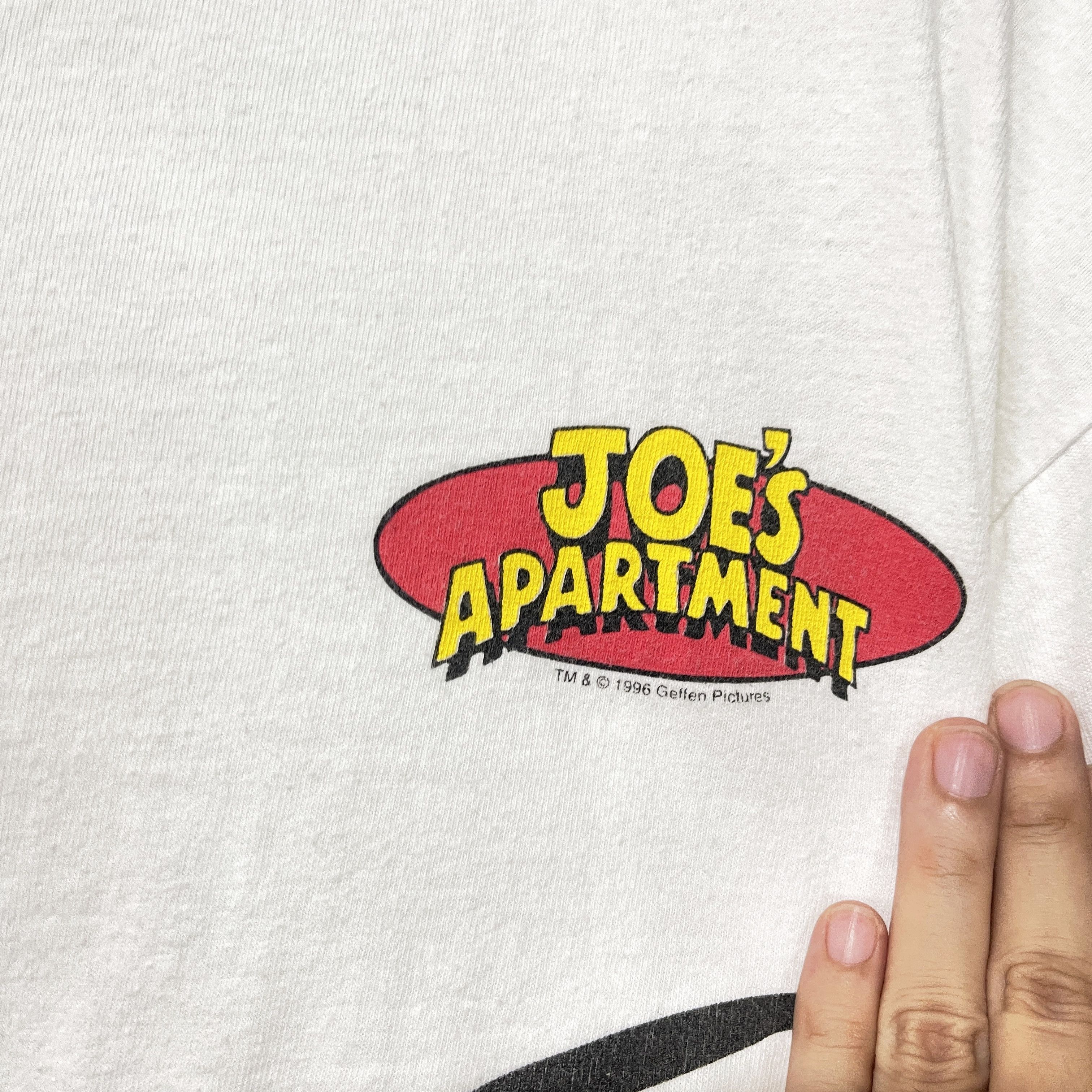 Vintage Vintage 1996 Joe’s Apartment Movie T-Shirt Size US L / EU 52-54 / 3 - 3 Thumbnail