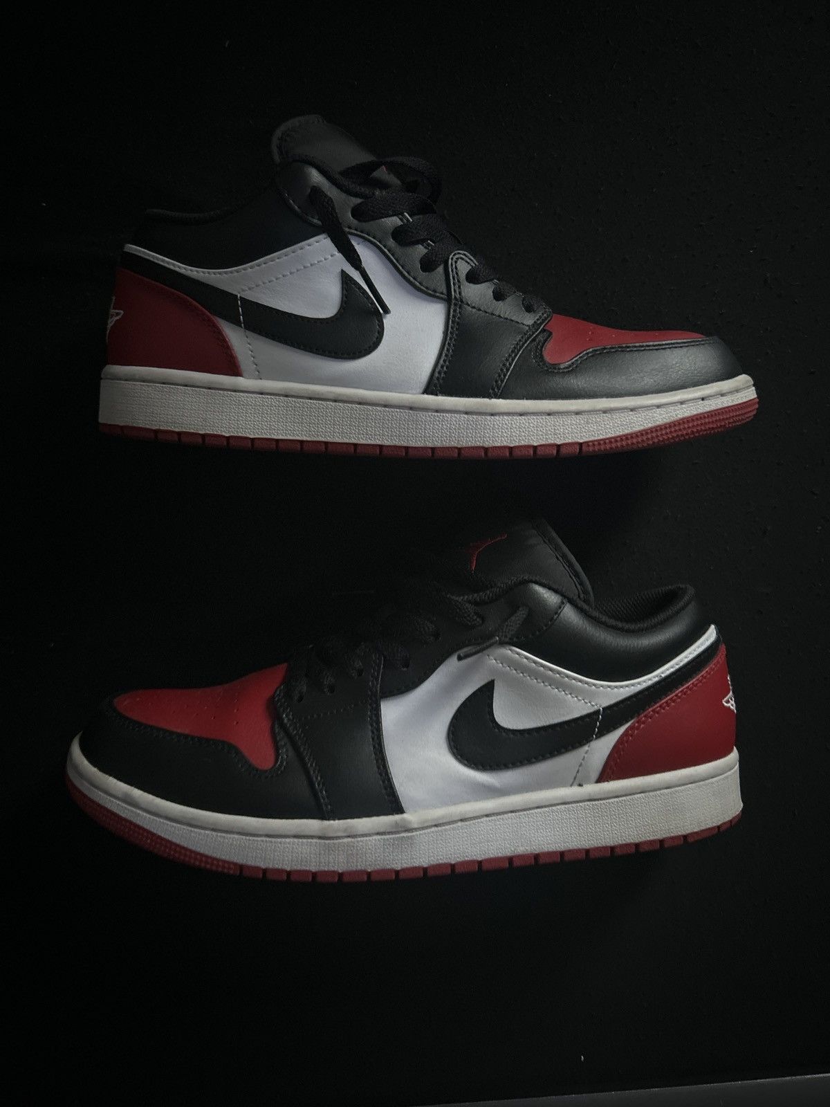 Jordan Brand Bred toe Chicago Jordan 1 low with original box Size US 9.5 / EU 42-43 - 1 Thumbnail