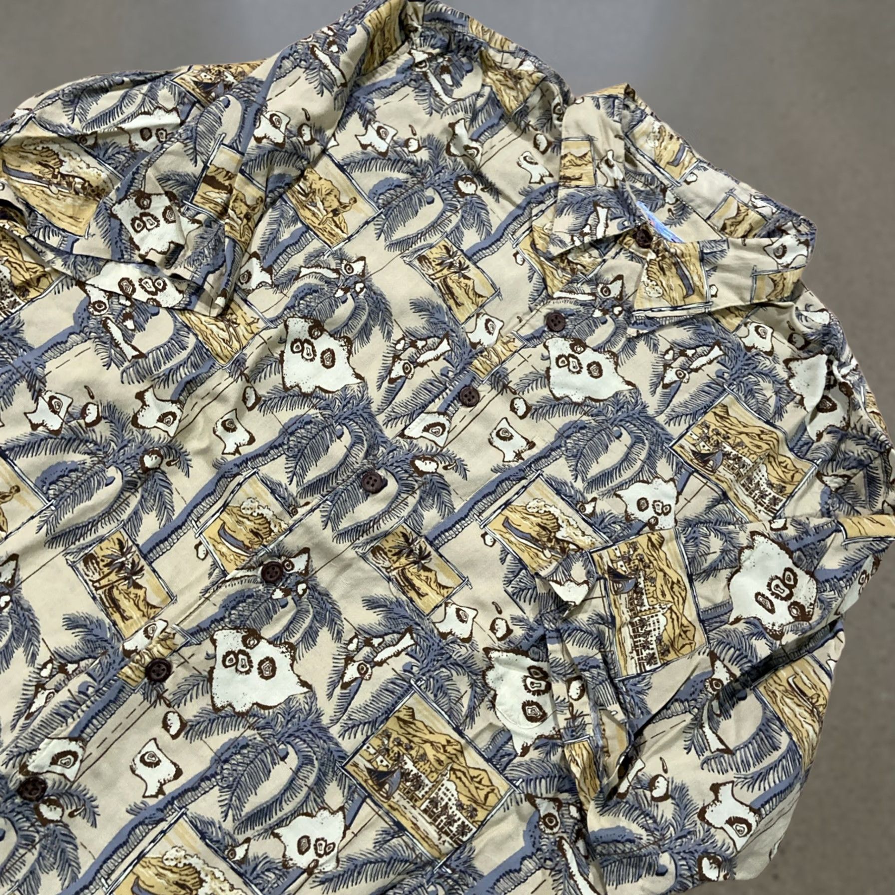 Reyn Spooner REYN SPOONER Beige Hawaiian Islands Canoe Palm Trees 100% SPUN RAYON Medium Button-Up Shirt Mens Hawaiian 90s Vintage Size US M / EU 48-50 / 2 - 1 Thumbnail