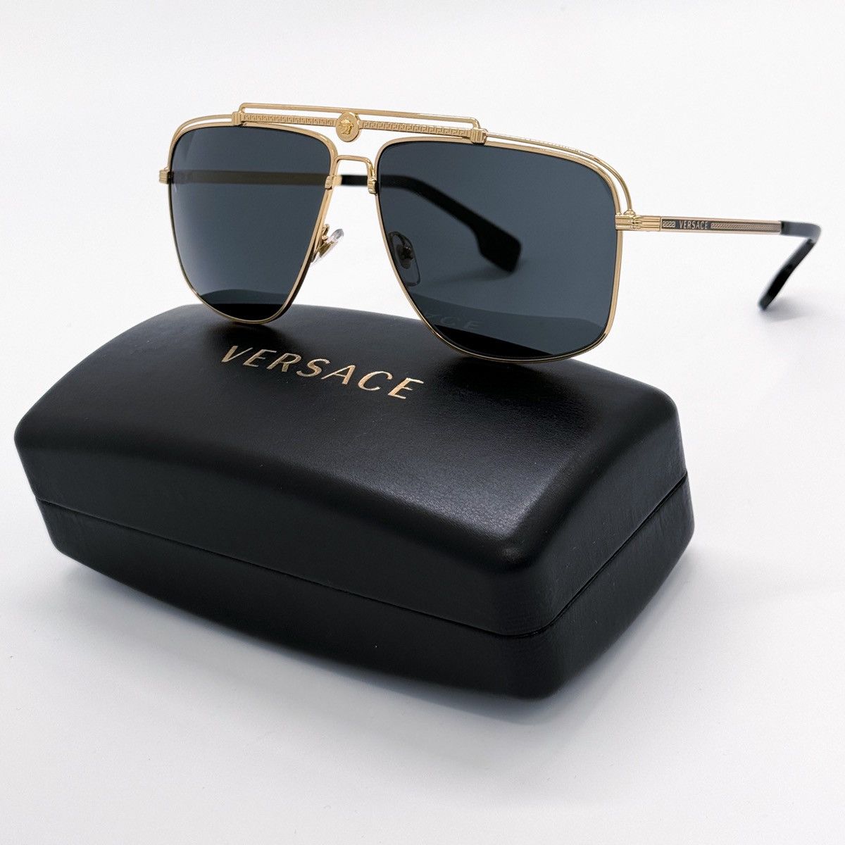 image of New Versace Ve2242 100287 Unisex Sunglasses Mod2242 1002/87 in Gold, Men's