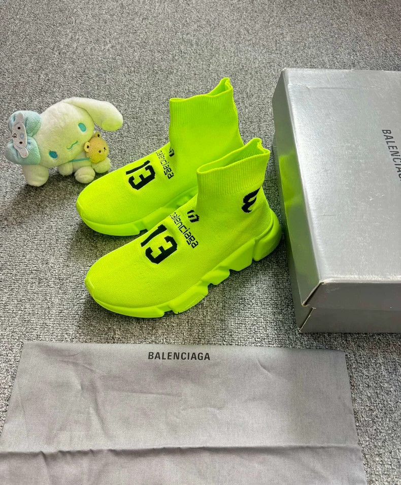 Balenciaga Balenciaga size 36 Fluorescent green digital barbed logo so Size US 5 / EU 37 - 1 Thumbnail