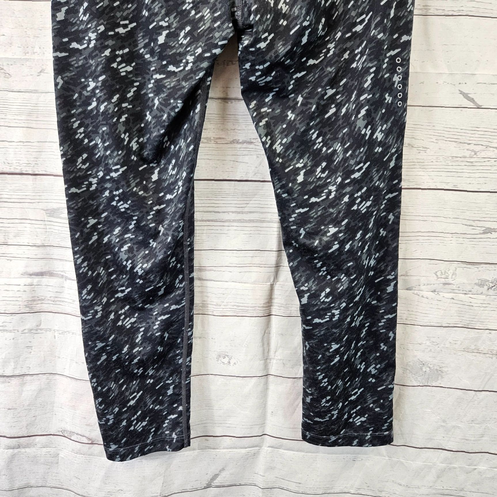 Nike Nike Dri-Fit Womens Cropped Leggings Sz Medium Black Gray Mid Rise Size 32" / US 10 / IT 46 - 5 Thumbnail