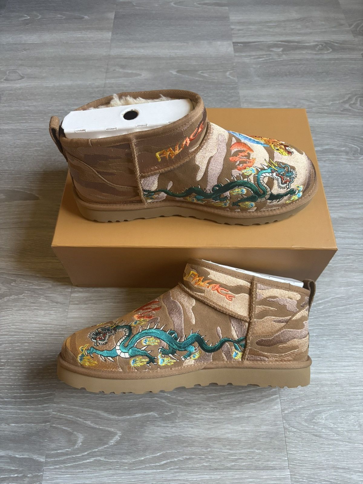 Palace × Ugg Palace Ugg Mid Boots Size US 9 / EU 42 - 3 Thumbnail
