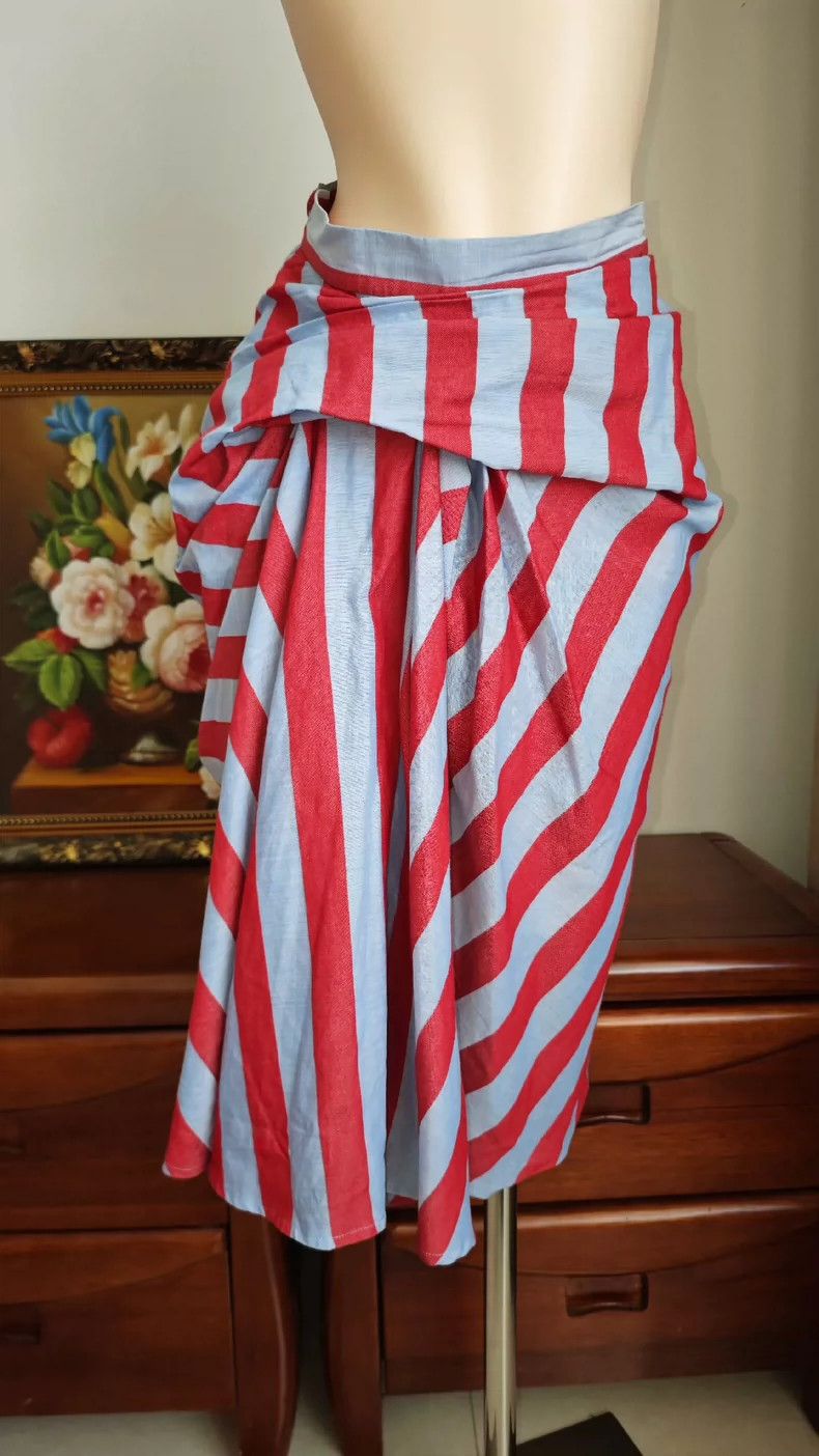 Vivienne Westwood Vivienne Westwood A beautiful half-length dress Size S / US 4 / IT 40 - 1 Thumbnail