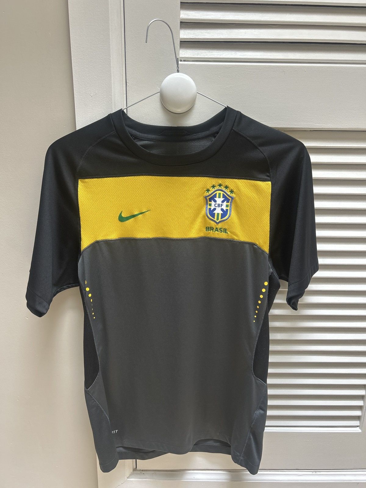 Nike Brazil 2000 practice jersey Size US S / EU 44-46 / 1 - 1 Thumbnail