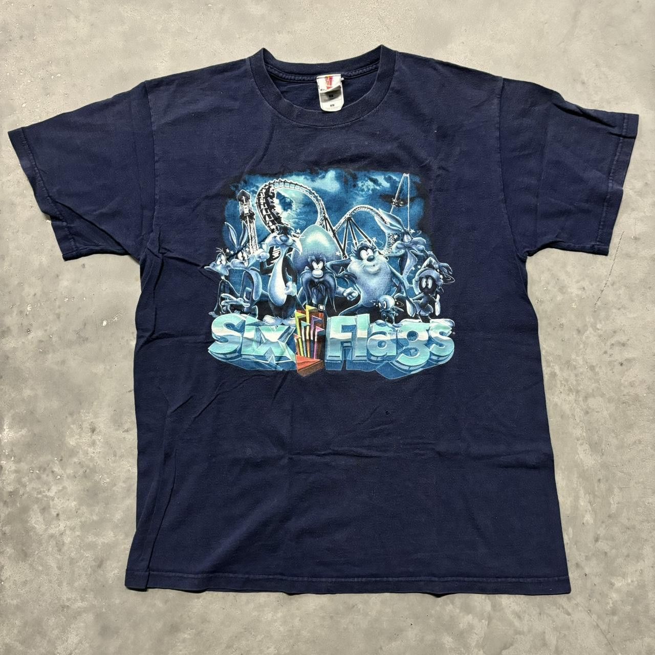 Japanese Brand × Vintage Crazy Vintage 90s Looney Tunes Six Flags Graphic Tee! Size US M / EU 48-50 / 2 - 1 Thumbnail