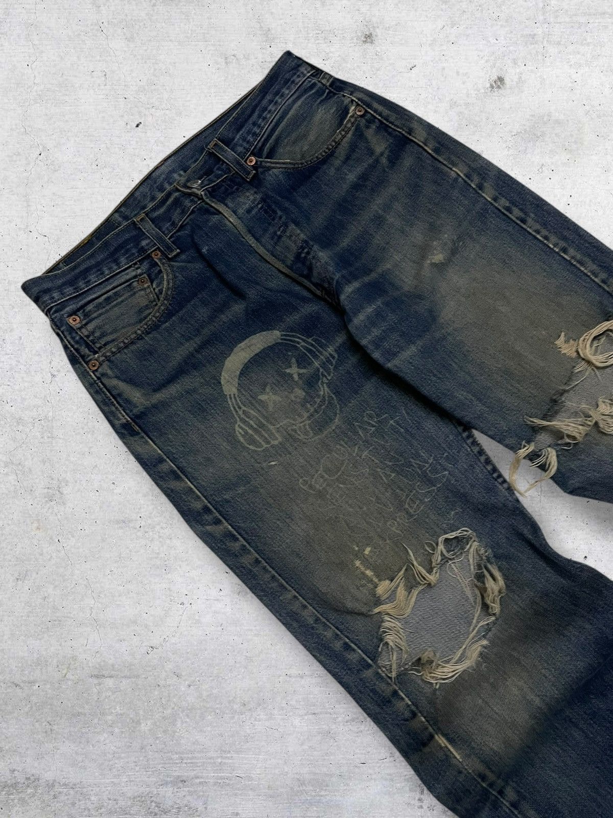 Levi's Vintage Clothing RARE 501 LEVIS 90S DESIGNER SKULL RIPPED FRAYING OG DENIM Size US 31 - 7 Thumbnail