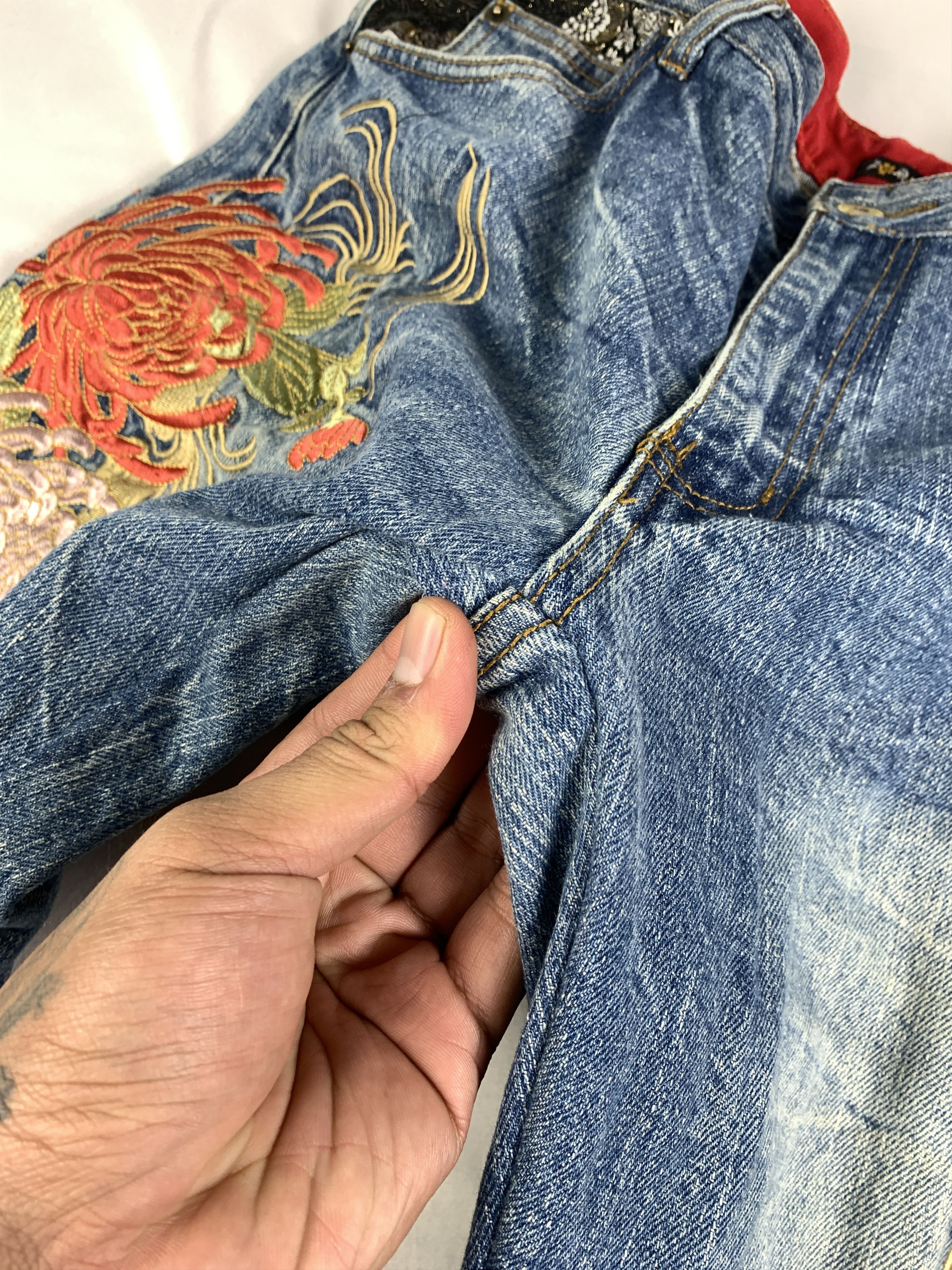 Japanese Brand Hishyouhakurei Blue Sukajan Koi Lily Relaxed Jeans (36) Size US 36 / EU 52 - 12 Thumbnail