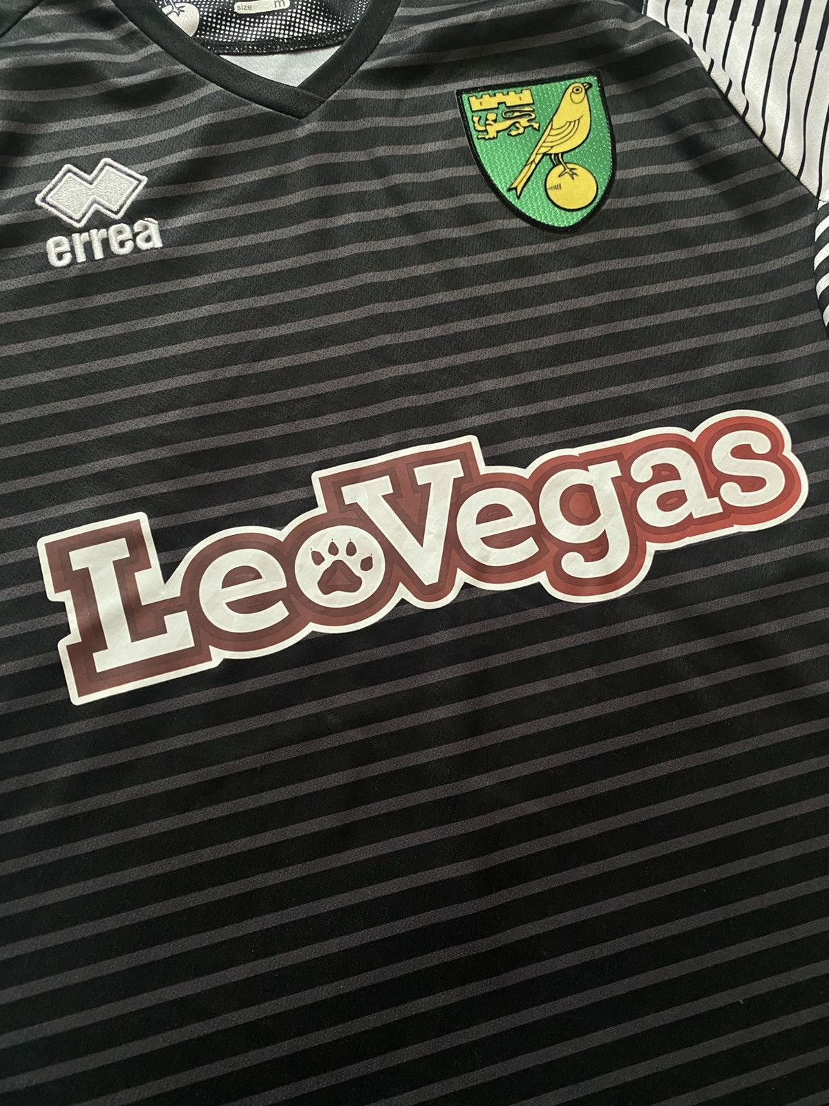 Errea Errea Norwich City 2017/18 away soccer football jersey Size US M / EU 48-50 / 2 - 7 Thumbnail