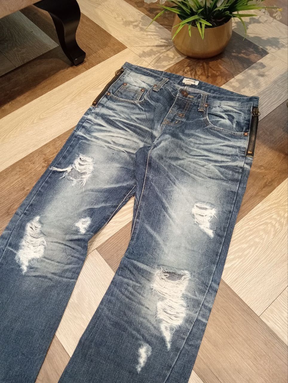 Japanese Brand DAISY BLUE DISTRESSED FLARED DENIM PANTS Size US 32 / EU 48 - 4 Thumbnail