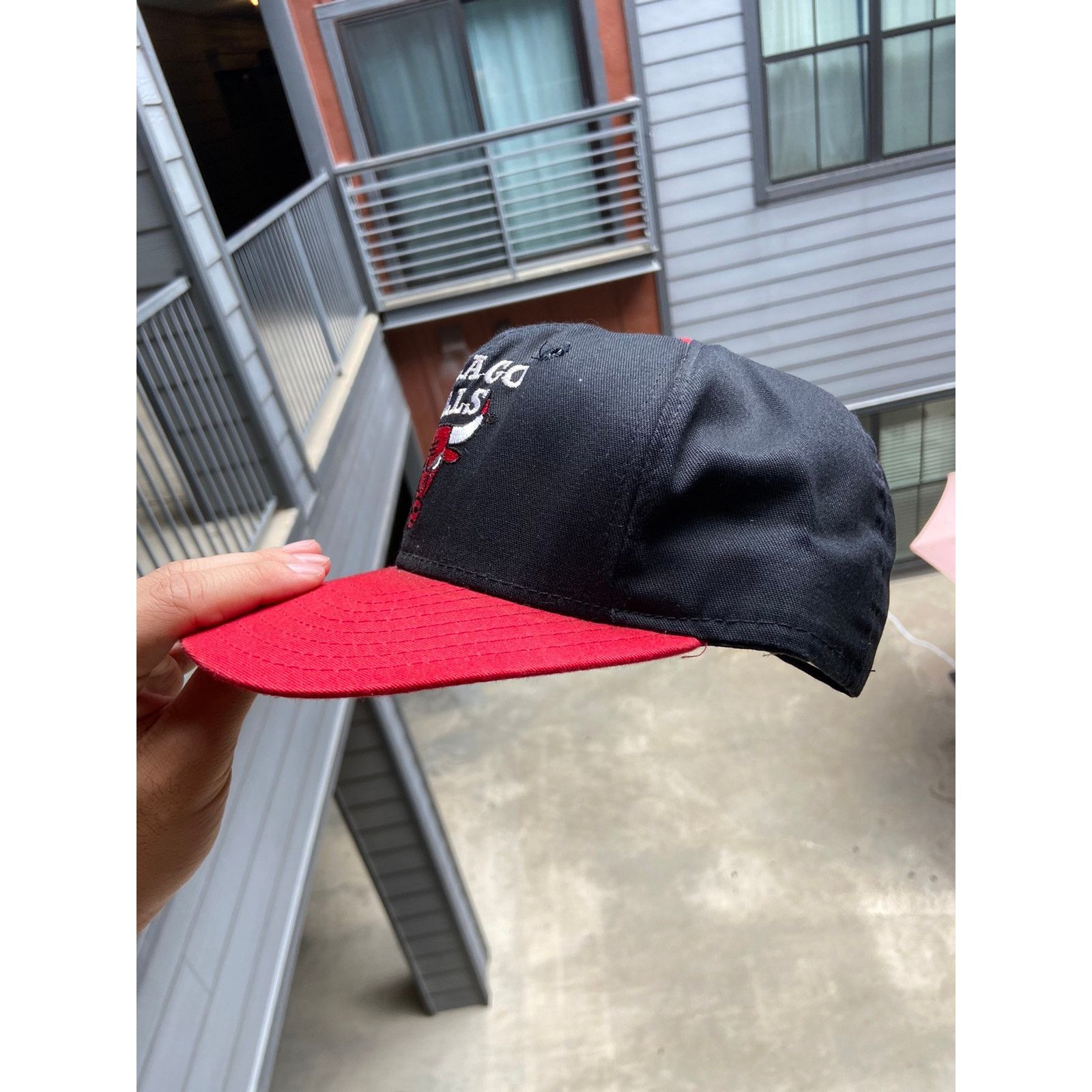 NBA × Vintage Vintage 90’s NBA Chicago Bulls Red Black Bred SnapBack Hat Size ONE SIZE - 7 Thumbnail