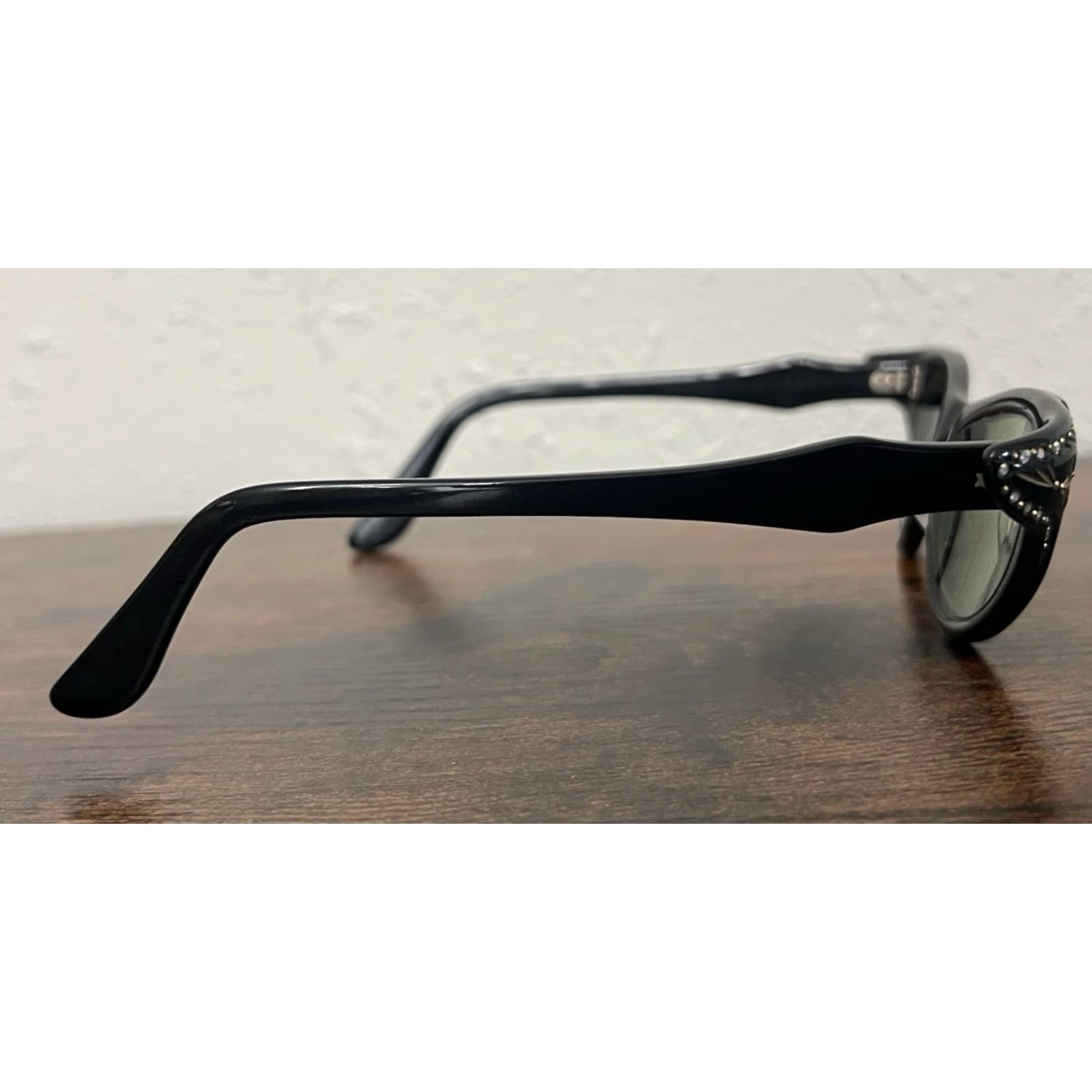 Vintage VINTAGE SR USA Cat Eye Sunglasses Black Green Lens 1950s 5 1/2 Custom Look Art Deco Mens Women Girls Boys Size ONE SIZE - 7 Thumbnail