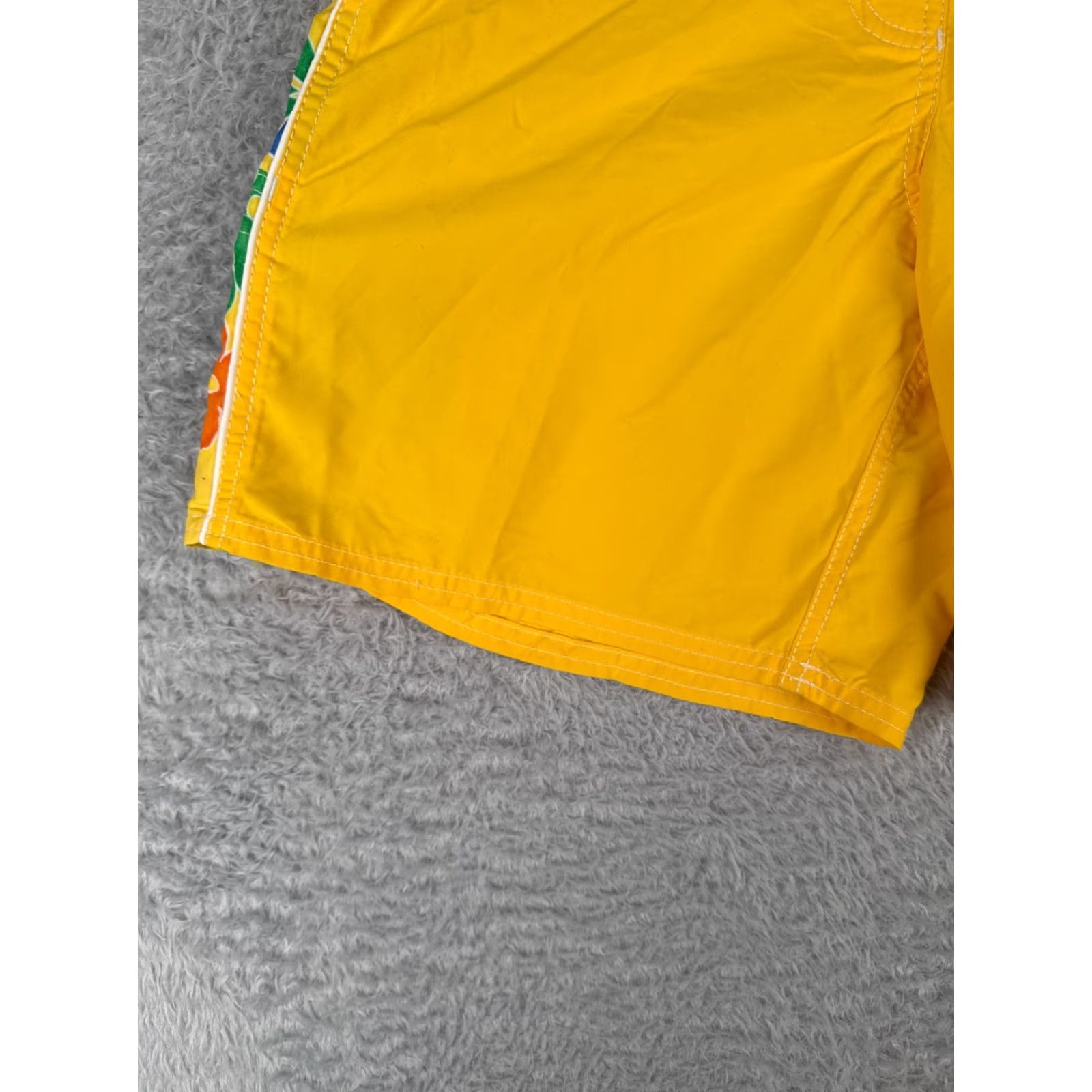 Vintage Mysterioso Board Shorts Womens 8 Yellow Pattern Changing Chameleon Fabric Trunks Size 30" / US 8 / IT 44 - 3 Thumbnail