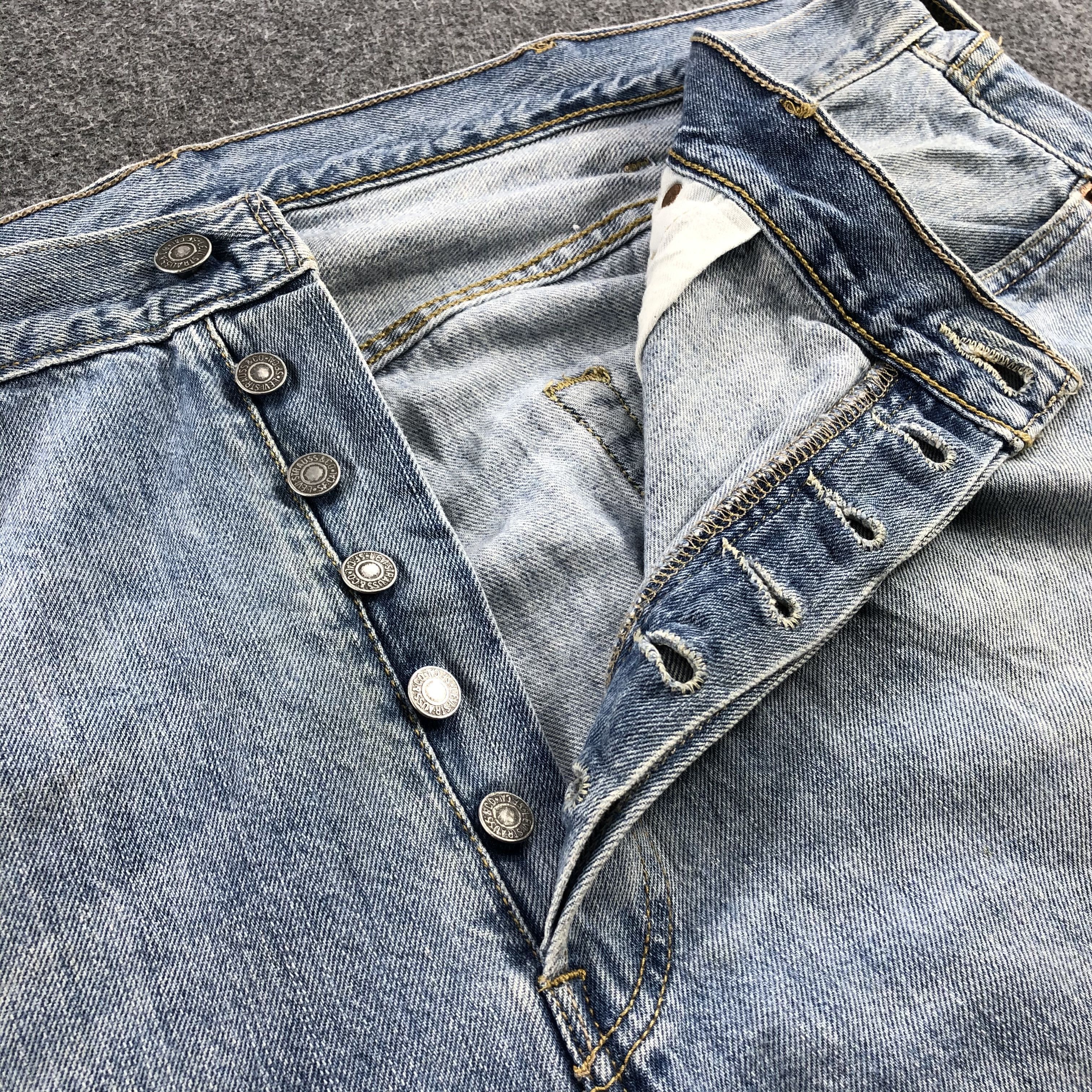 Vintage Levis 501 Jeans Light Washed Denim-J1071
