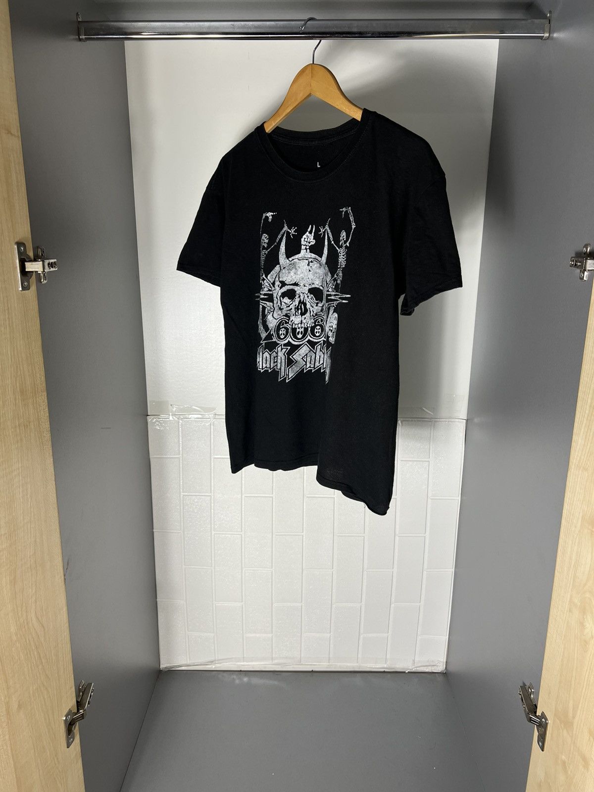 Band Tees VINTAGE BLACK SABBATH WORLD TOUR ROCK T-SHIRT METAL Y2K 90s Size US L / EU 52-54 / 3 - 3 Thumbnail