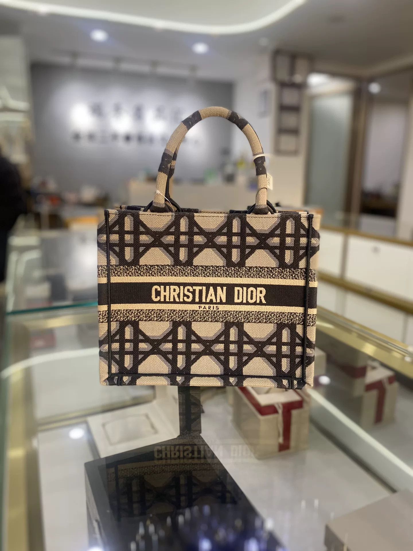 Dior Pre-loved Bag Very good condition Size ONE SIZE - 1 Thumbnail