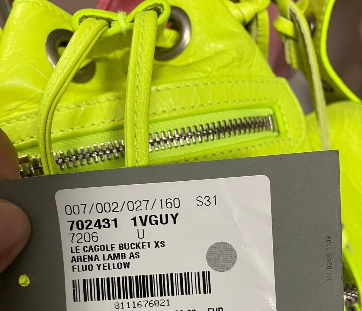 Balenciaga o1la1rc1a1024 Size: OS / Le Cagole Bucket Bag Fluo Yellow Size ONE SIZE - 7 Thumbnail