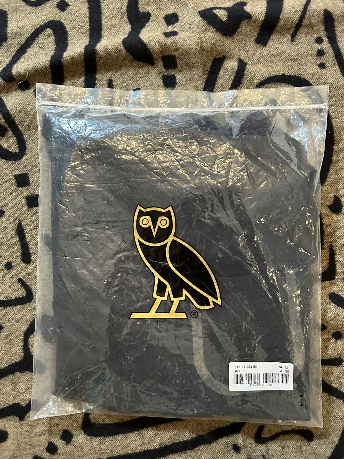 October's Very Own 2019 Reflective Pocket Tshirt Size US L / EU 52-54 / 3 - 12 Thumbnail