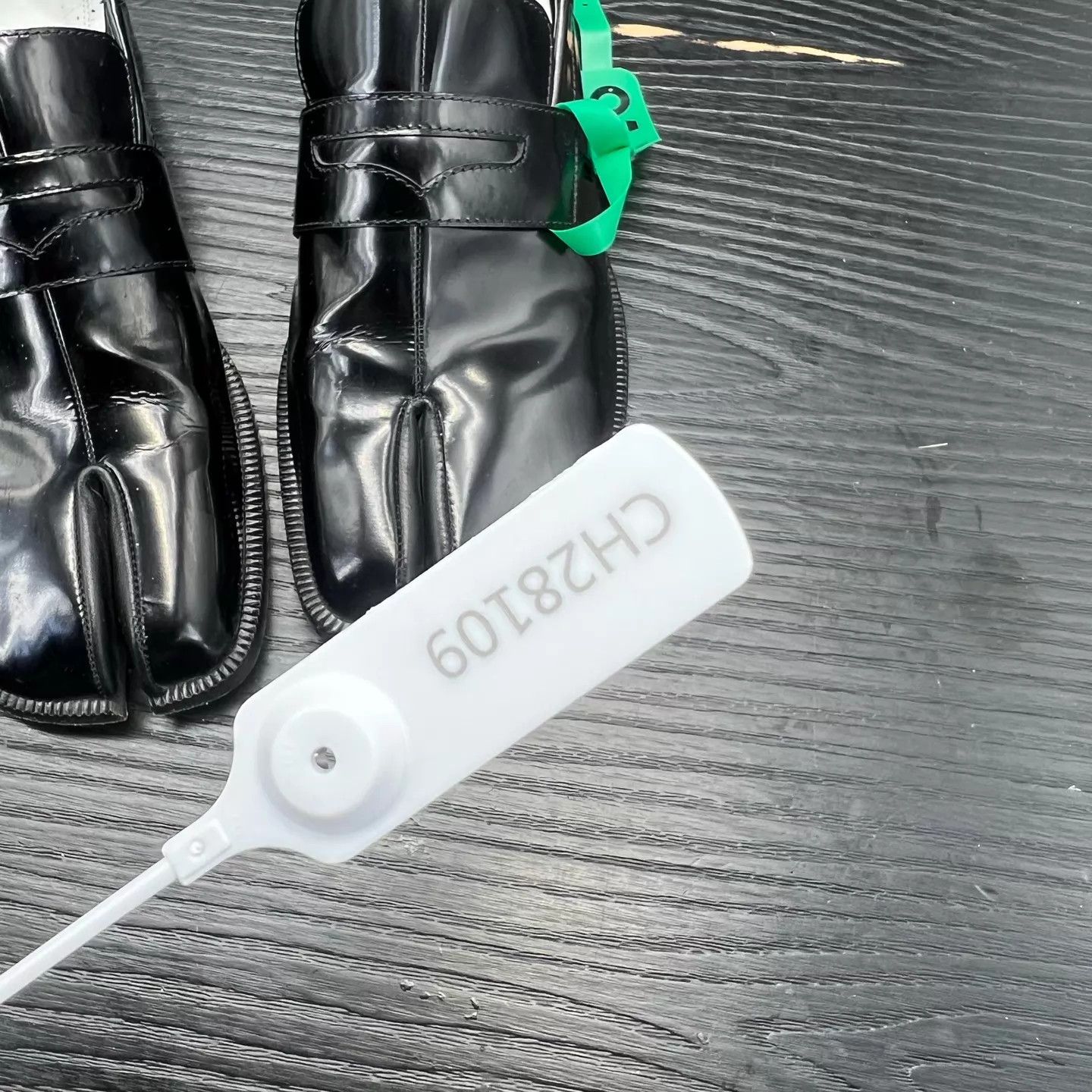 Maison Margiela Maison Margiela Tabi Black 38 Like New W/Box Size US 7.5 / IT 37.5 - 9 Thumbnail