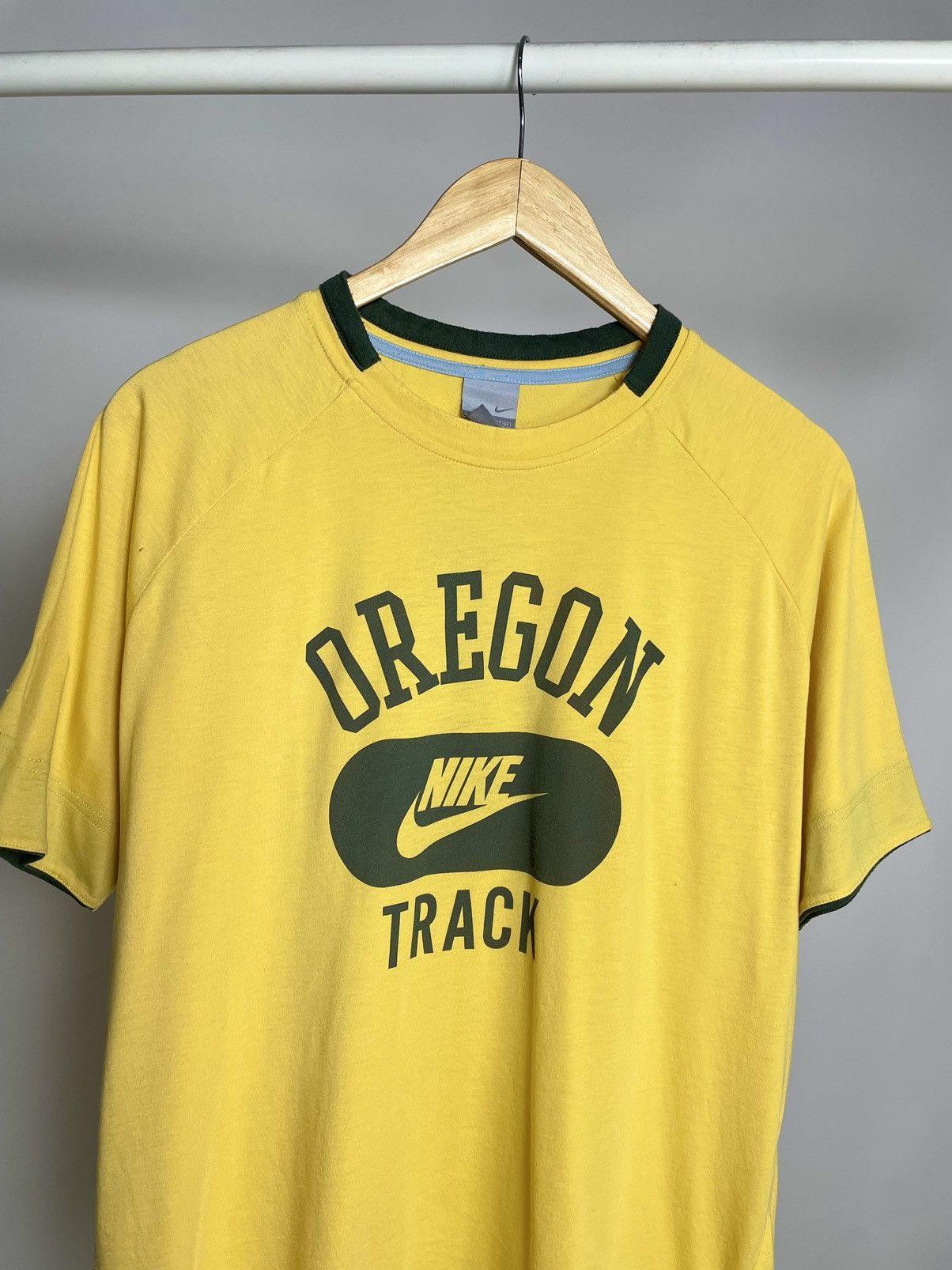 Nike Nike 🇧🇷 Vintage Oregon track yellow green jersey tee shirt Size US XL / EU 56 / 4 - 3 Thumbnail