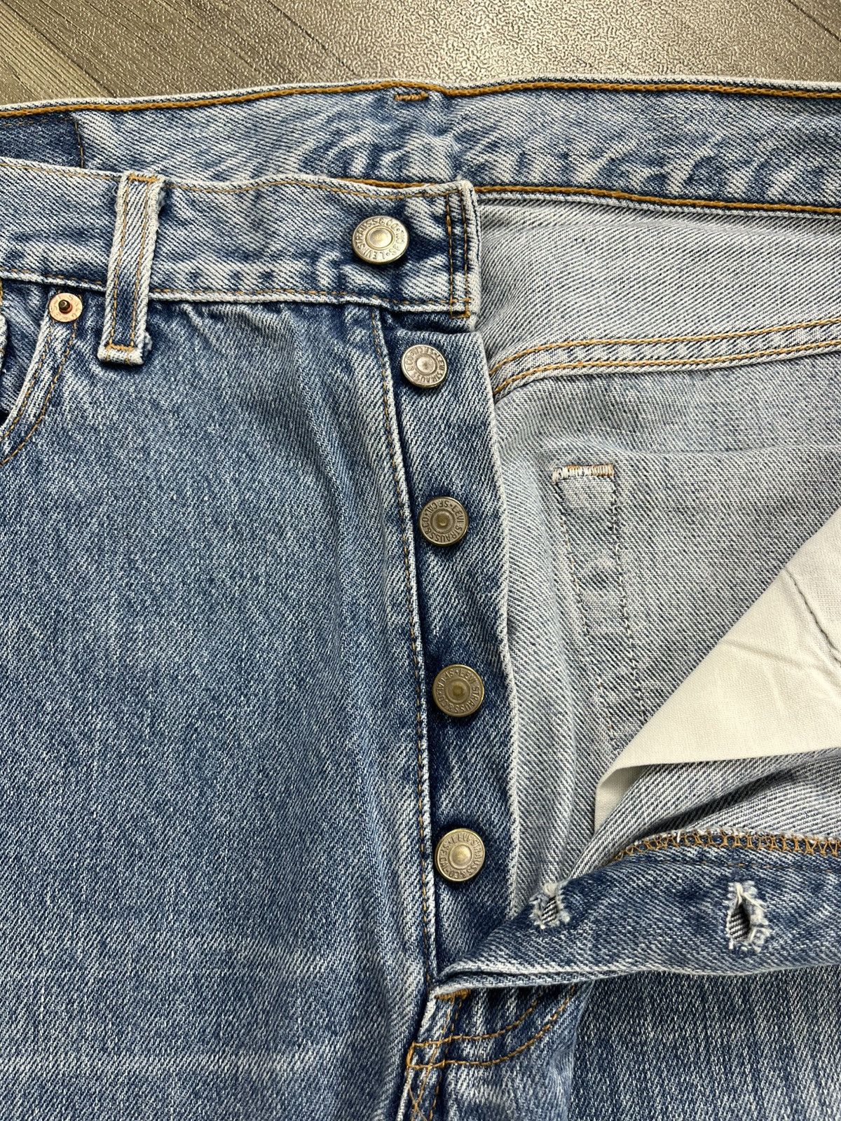 Levi's Vintage Clothing 🇺🇸1990s Vintage Levis 501 33x32 Straight Leg Light Blue Jeans Size US 32 / EU 48 - 10 Thumbnail