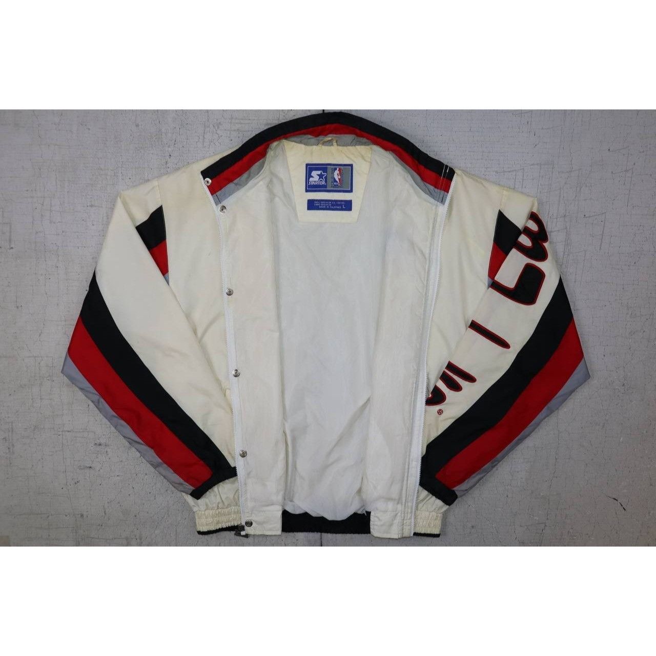 Starter 90s Starter Chicago Bulls Windbreaker Men's L White NBA Vtg Size US L / EU 52-54 / 3 - 3 Thumbnail