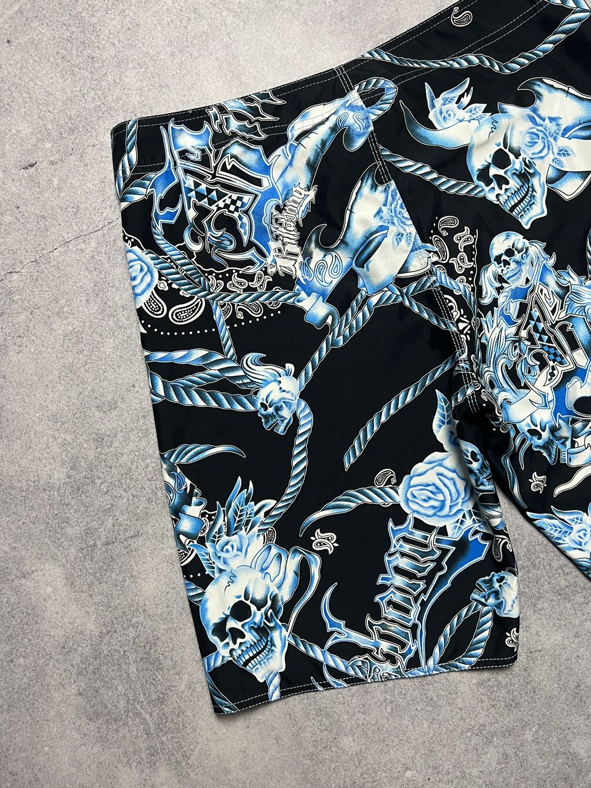 Billabong Vintage Billabong Skulls Rhinestones Graffiti Nylon Shorts Size US 36 / EU 52 - 7 Thumbnail
