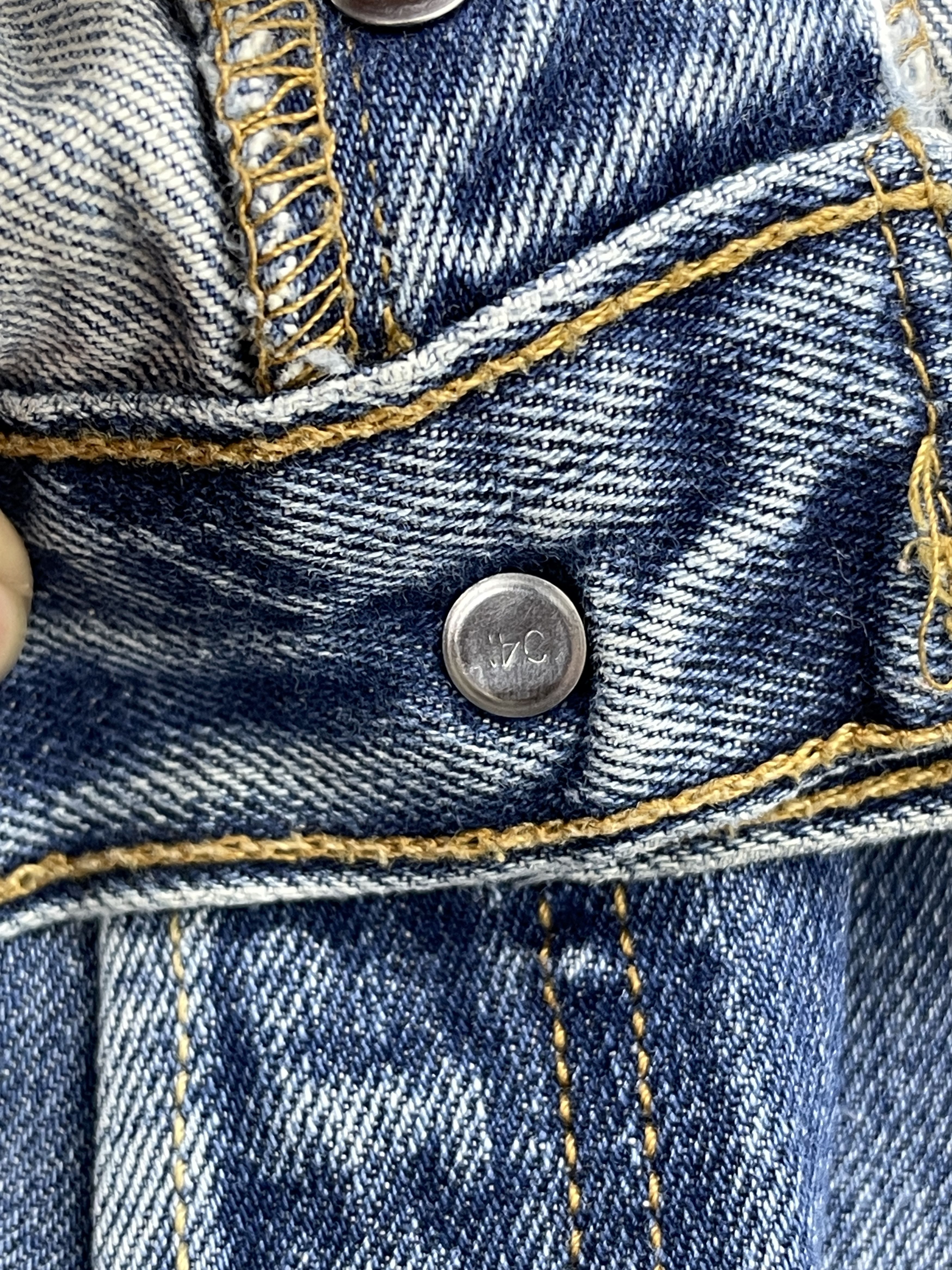Levi's × Vintage Distressed Vintage 90s Levis 501 Faded Blue Denim Jeans Size US 37 - 12 Thumbnail