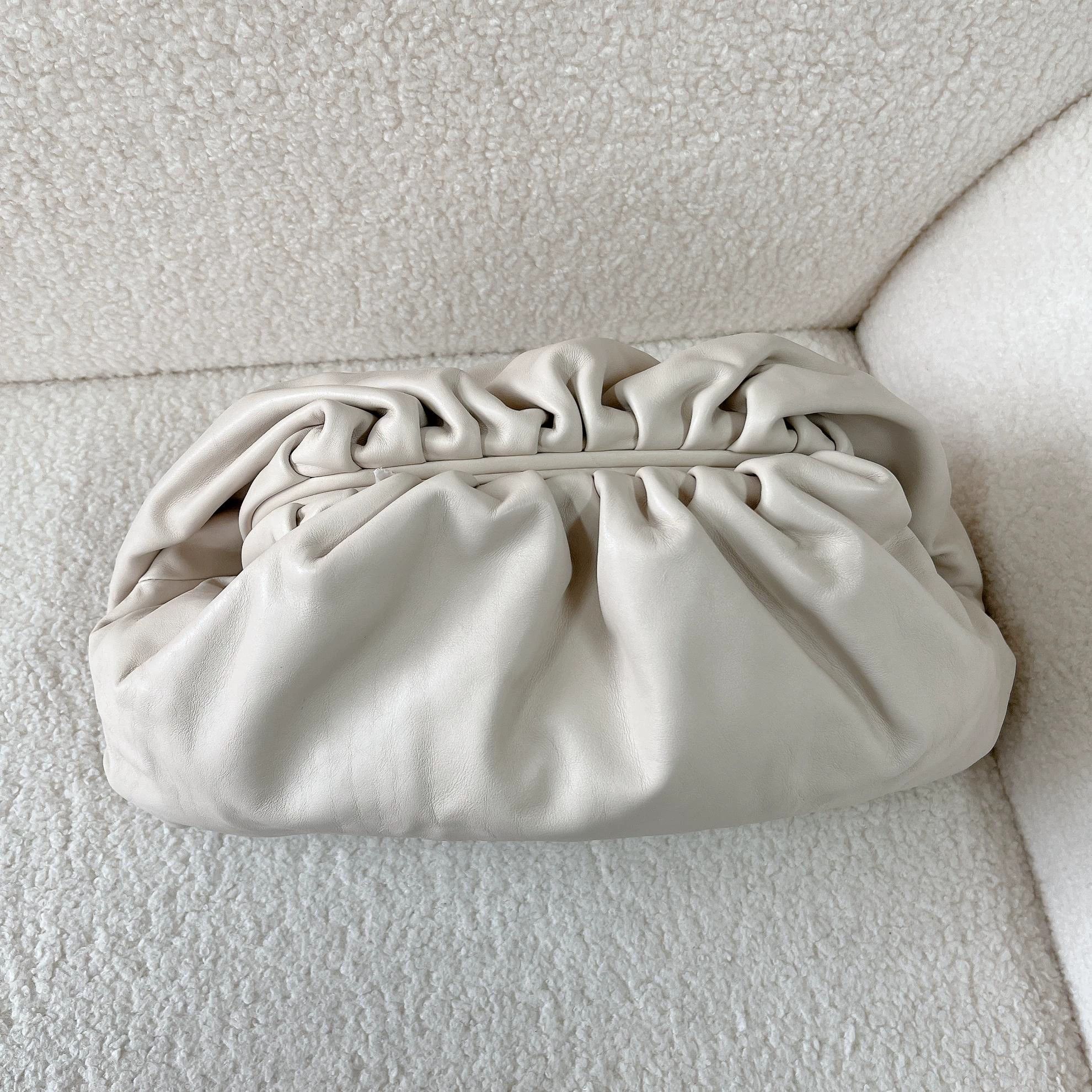 Bottega Veneta Bottega Veneta White The Pouch 38x19 Used Size ONE SIZE - 6 Thumbnail
