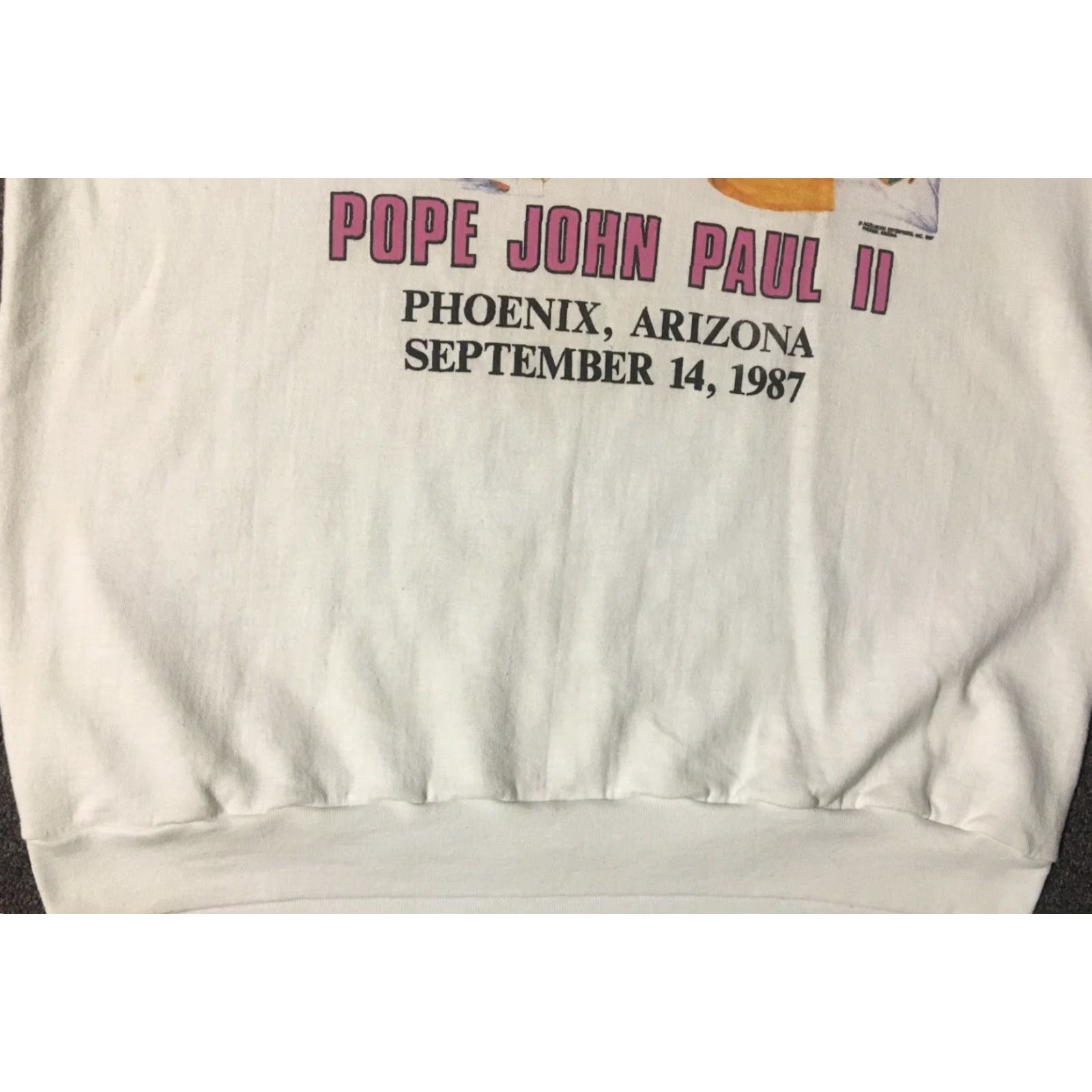 Vintage VINTAGE Pope John Paul II Phoenix AZ Faded Tour Sweatshirt L White Mens 1987 Catholic Religion Religion Angel Christmas Retro 80s 90s USA Arizona Size US L / EU 52-54 / 3 - 3 Thumbnail