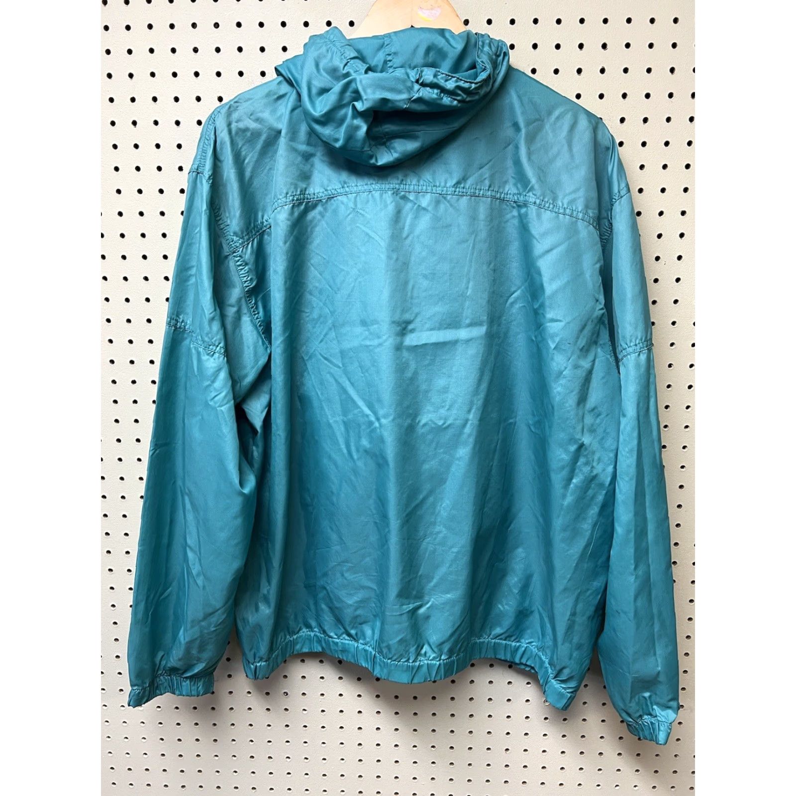 Izod VINTAGE IZOD Windbreaker Jacket Hooded Green Nylon | Unisex Adults L | Lightweight Water Resistant Pockets Crest Logo Size US L / EU 52-54 / 3 - 2 Thumbnail