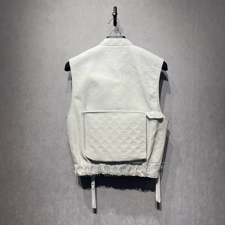 Louis Vuitton Louis Vuitton Solid logo printed pocket vest Size US M / EU 48-50 / 2 - 2 Thumbnail