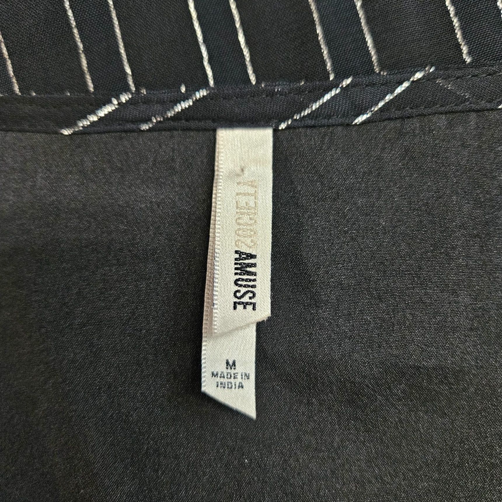 Vintage Amuse Society Womens Top Sz Medium Black Silver Stripe Long Sleeve V-Neck Shirt Womens M Black Stripe V-Neck Long Sleeve Amuse Society Size M / US 6-8 / IT 42-44 - 6 Thumbnail