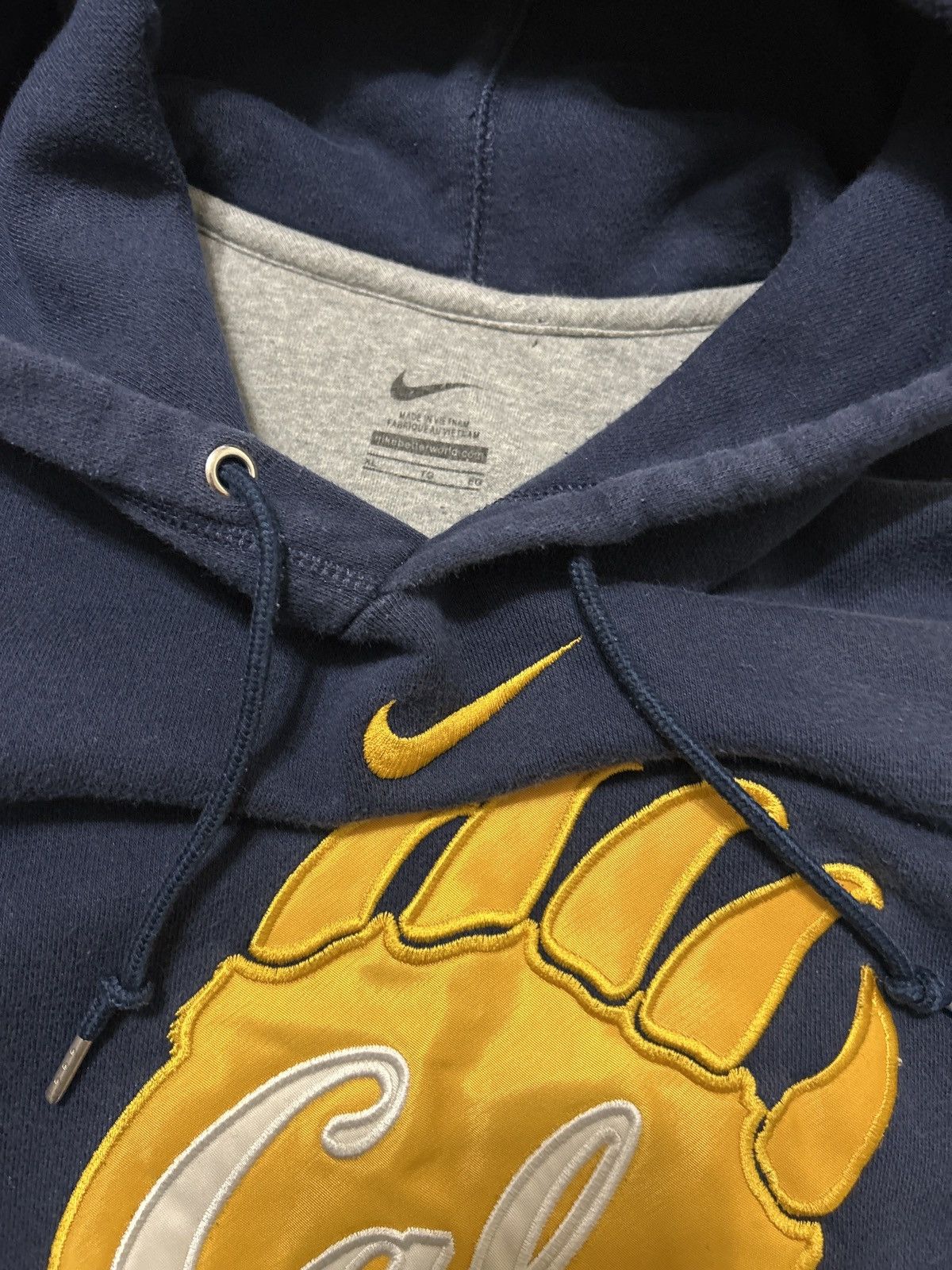 Nike Vintage Nike California Bears Big Logo Center Swoosh Hoodie Size US XL / EU 56 / 4 - 5 Thumbnail