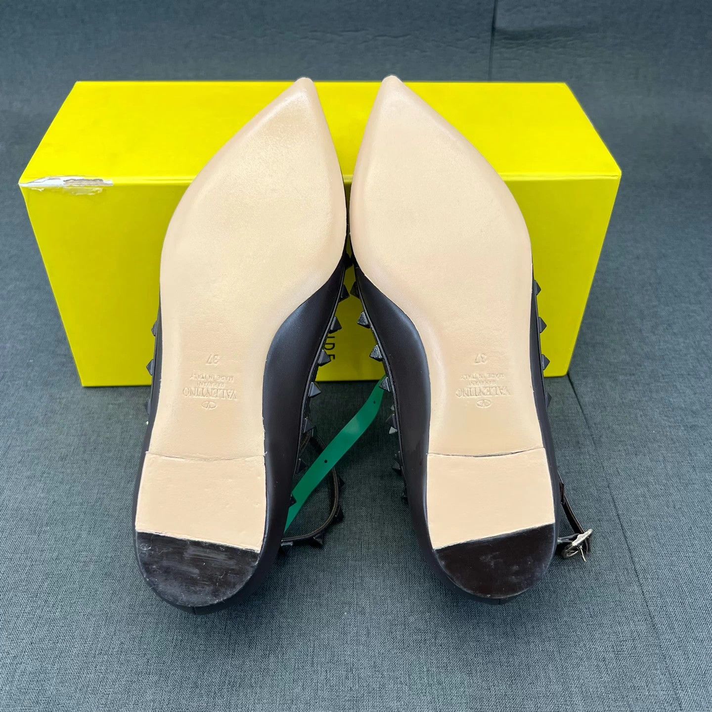 Valentino Valentino leather pointed studded ebony 37 box, cond Size US 6 / IT 36 - 8 Thumbnail