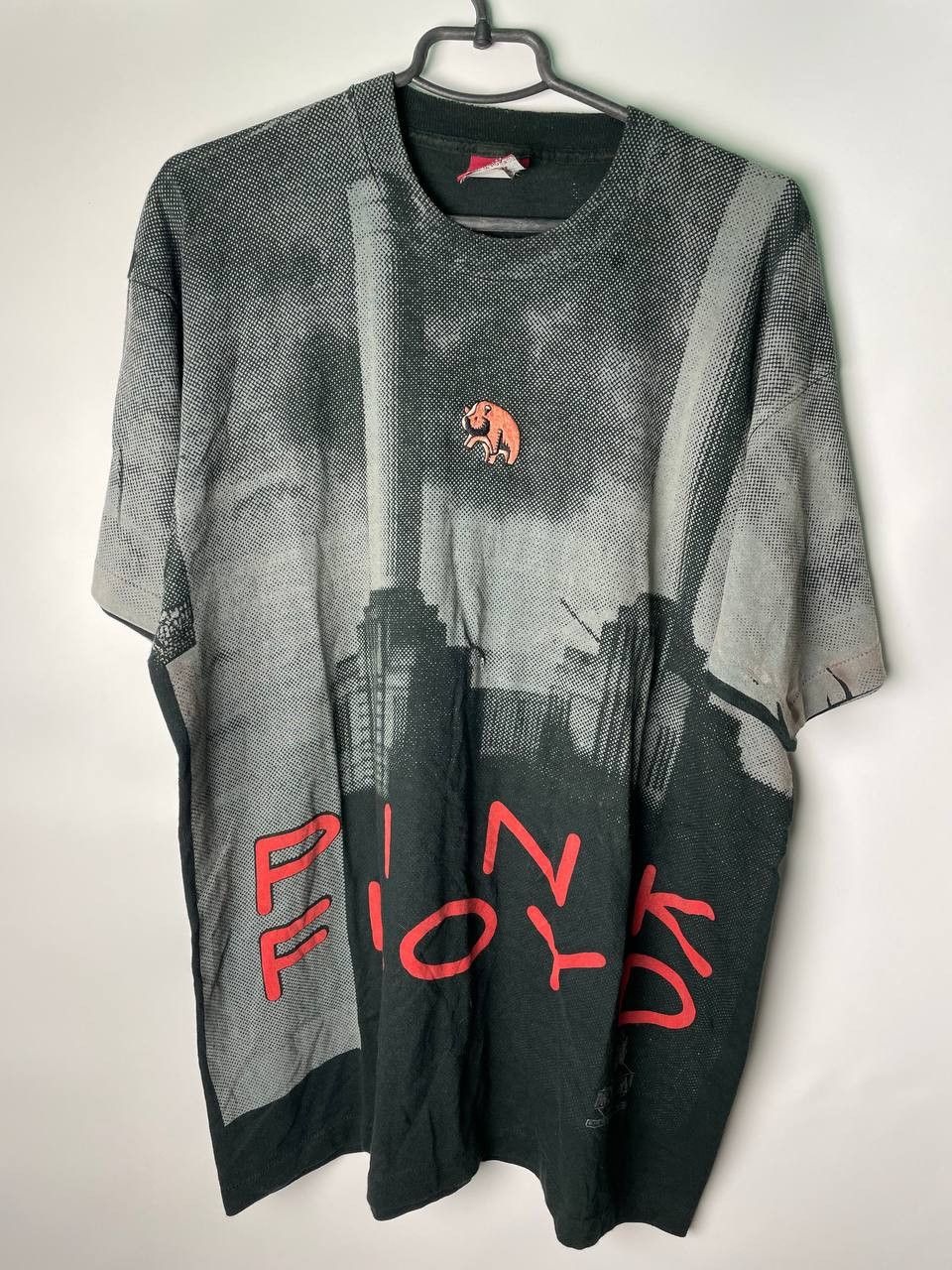 Band Tees vintage 1992 PINK FLOYD animal full print album t-shirts Size US XL / EU 56 / 4 - 1 Thumbnail