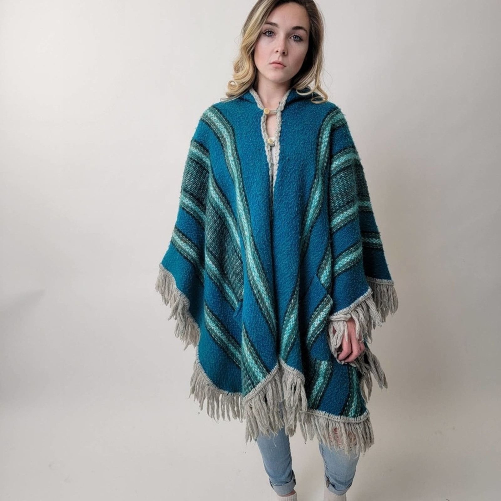 Vintage One of a Kind 70's Mod Knit Fringe Poncho Shrug Size ONE SIZE - 6 Thumbnail